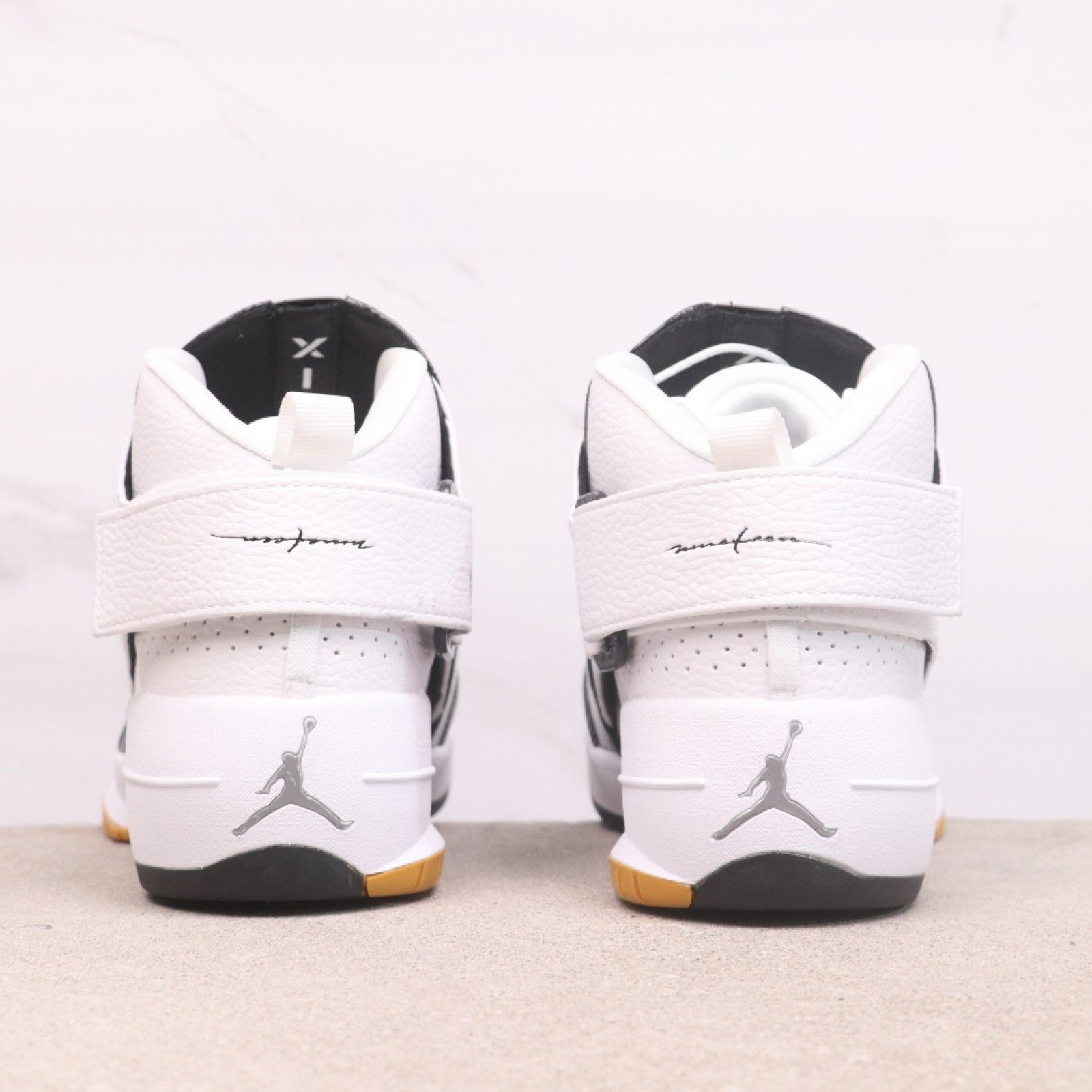 ????40 AIR JORDAN 19 RETRO 货号：307546-002