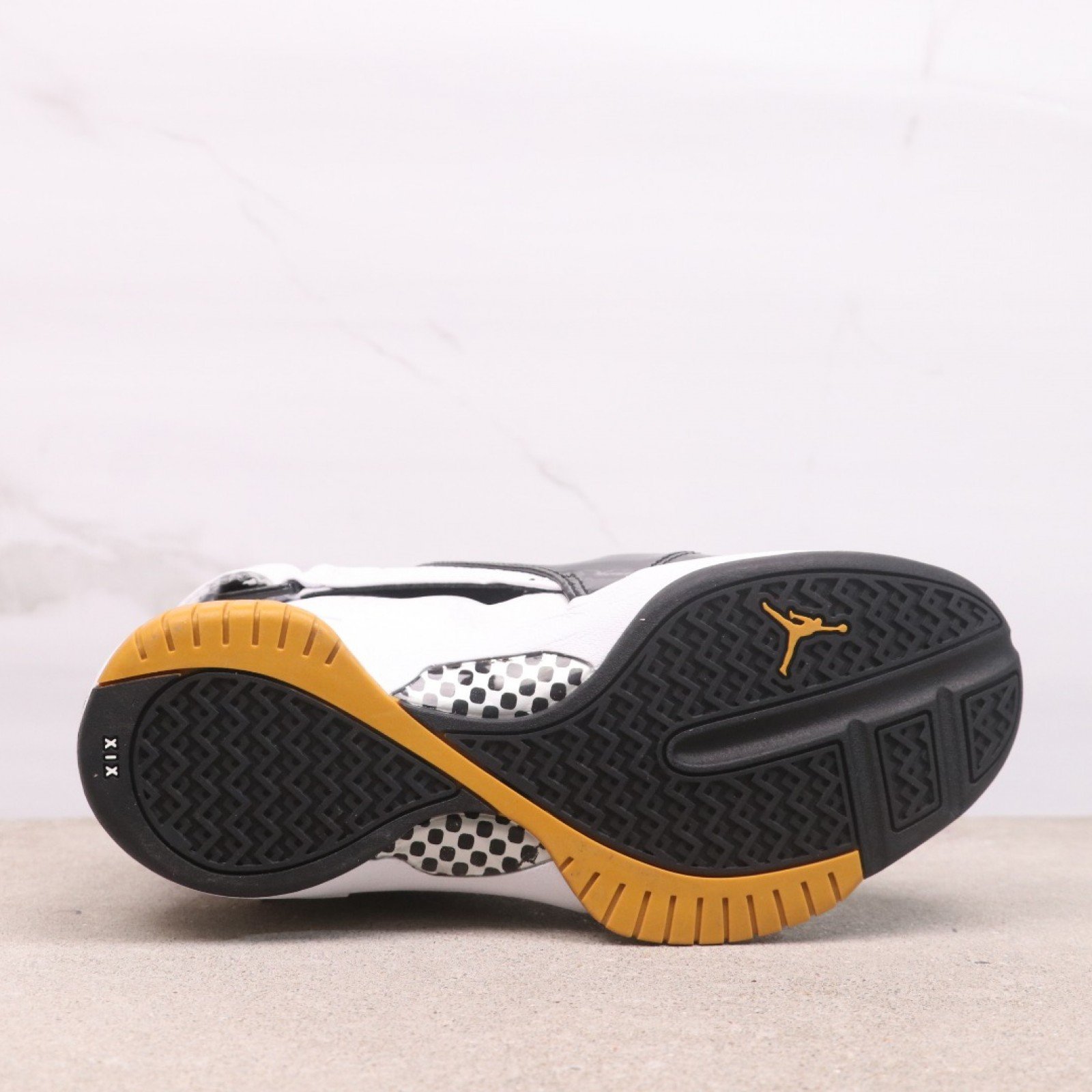 ????40 AIR JORDAN 19 RETRO 货号：307546-002