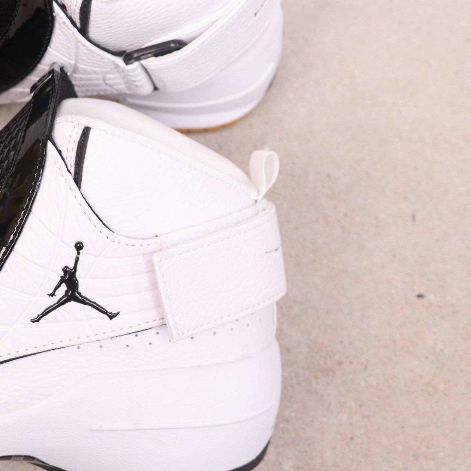 ????40 AIR JORDAN 19 RETRO 货号：307546-002