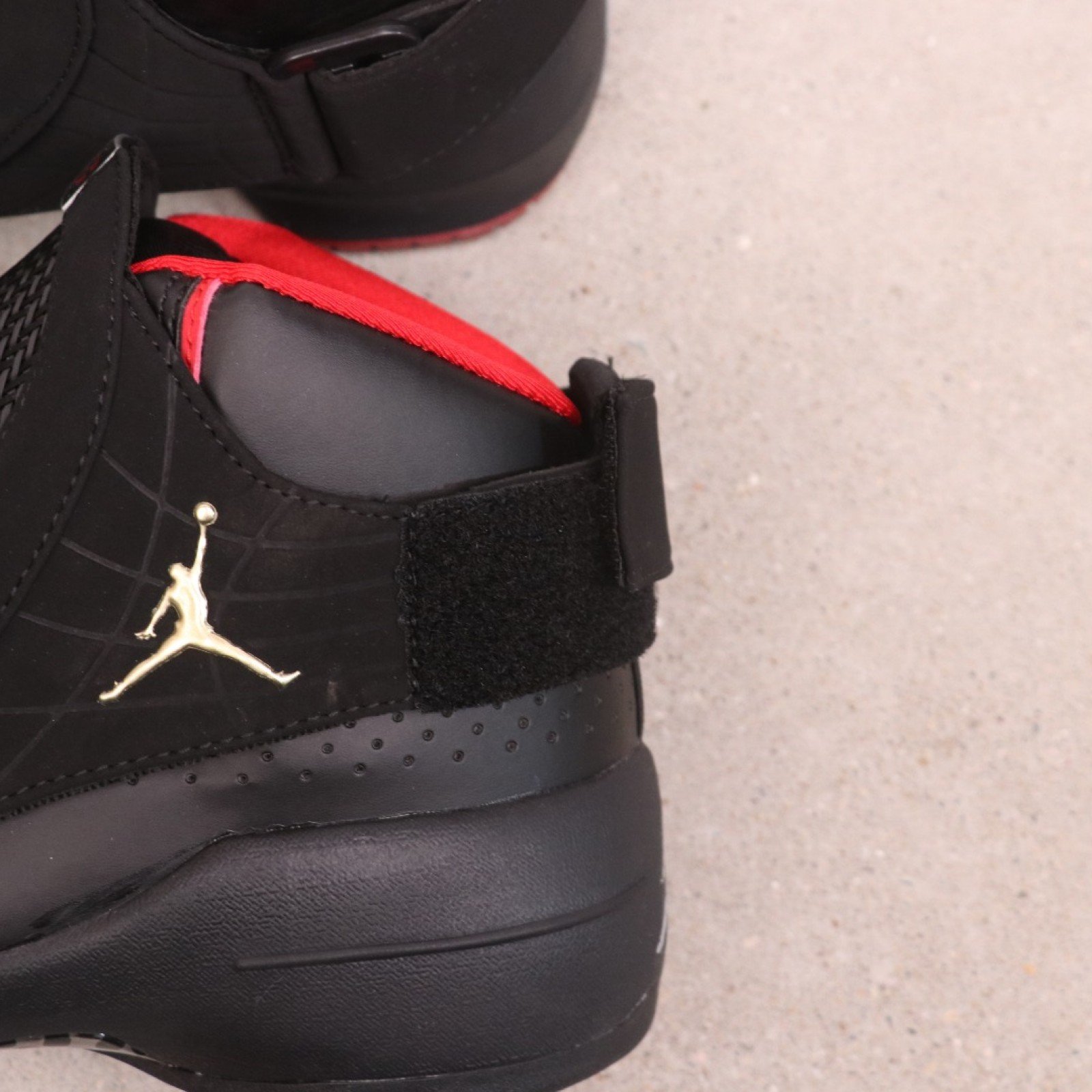 ????40 AIR JORDAN 19 RETRO 货号：307546-061