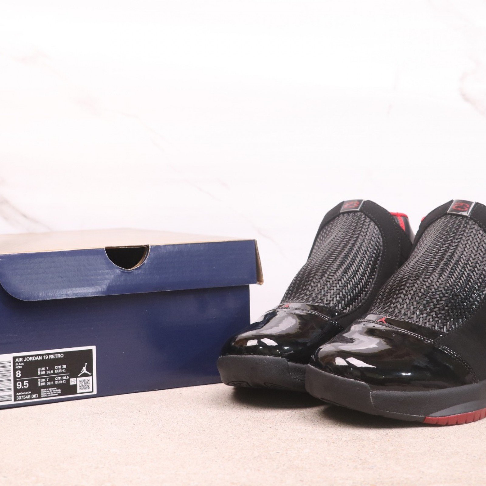 ????40 AIR JORDAN 19 RETRO 货号：307546-061