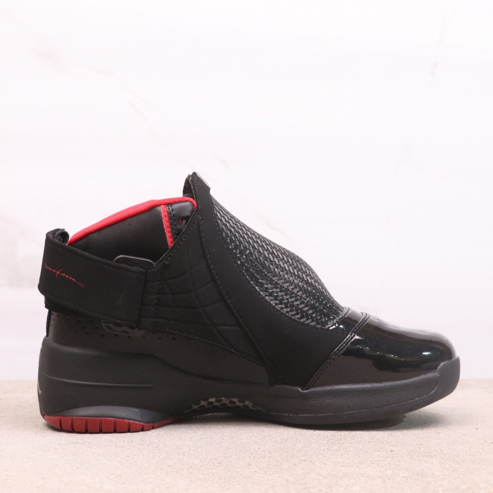 ????40 AIR JORDAN 19 RETRO 货号：307546-061
