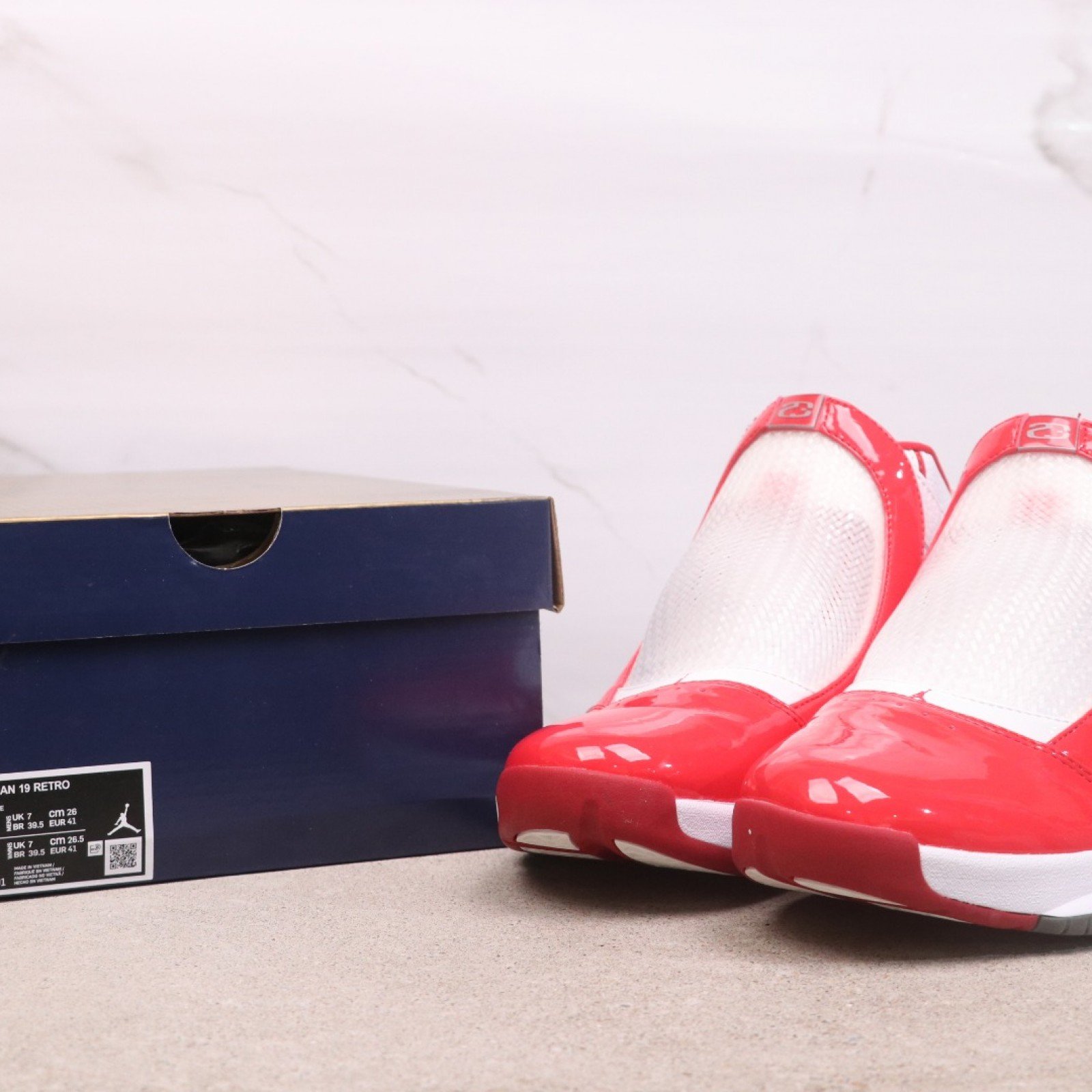 ????40 AIR JORDAN 19 RETRO 货号：307546-101