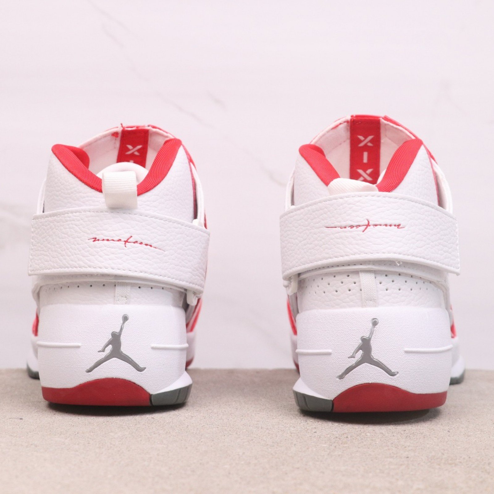 ????40 AIR JORDAN 19 RETRO 货号：307546-101