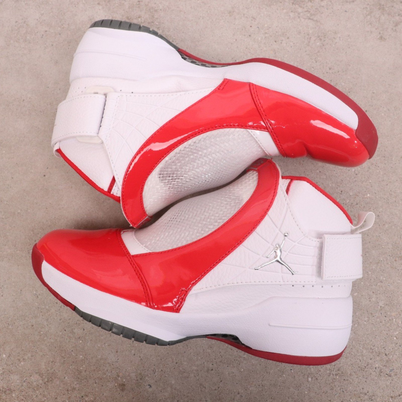 ????40 AIR JORDAN 19 RETRO 货号：307546-101