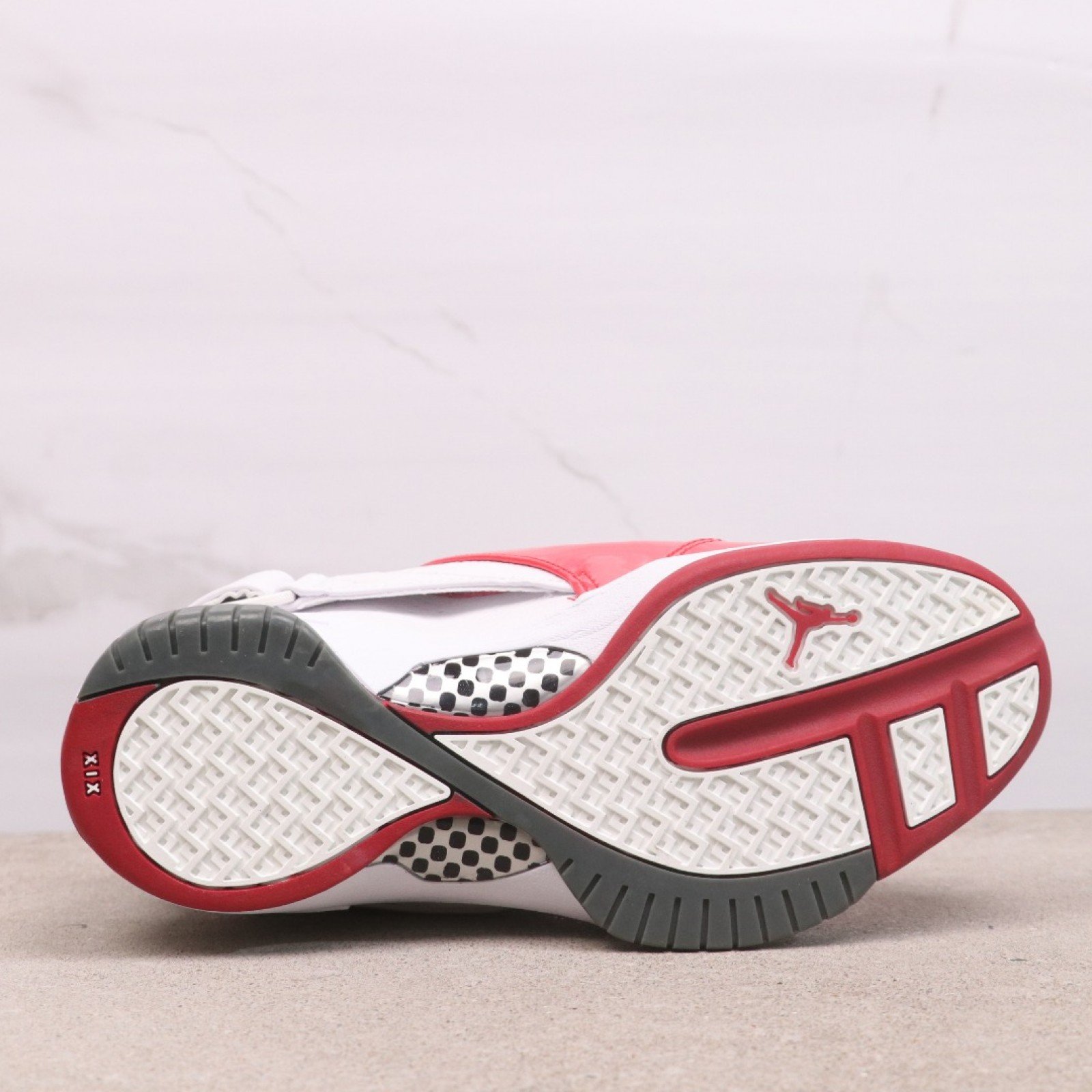????40 AIR JORDAN 19 RETRO 货号：307546-101