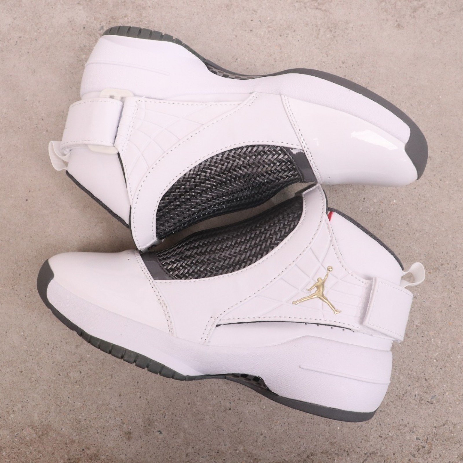 ????40 AIR JORDAN 19 RETRO 货号：307546-102