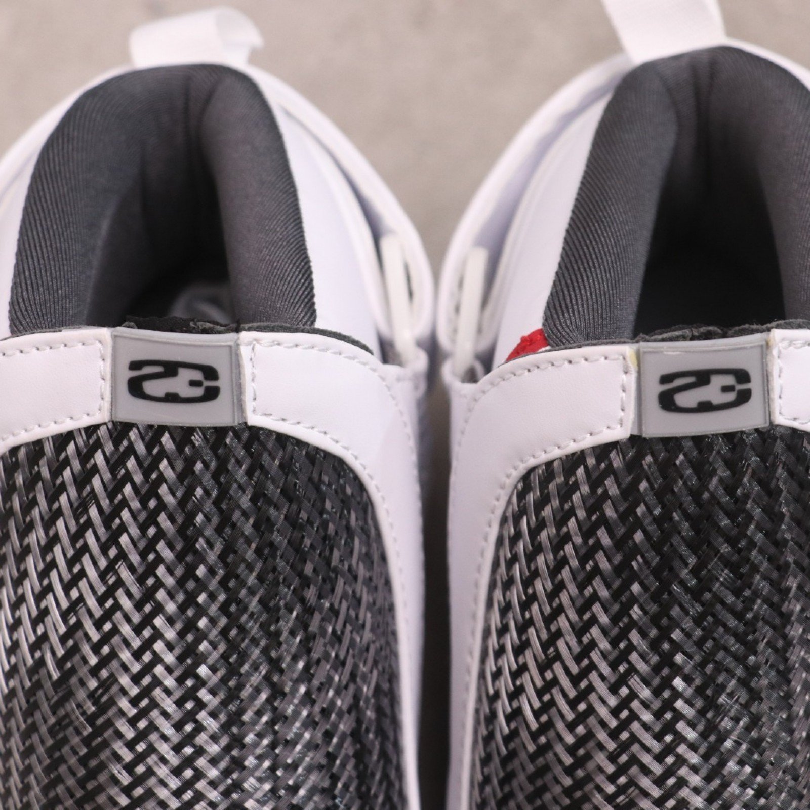 ????40 AIR JORDAN 19 RETRO 货号：307546-102
