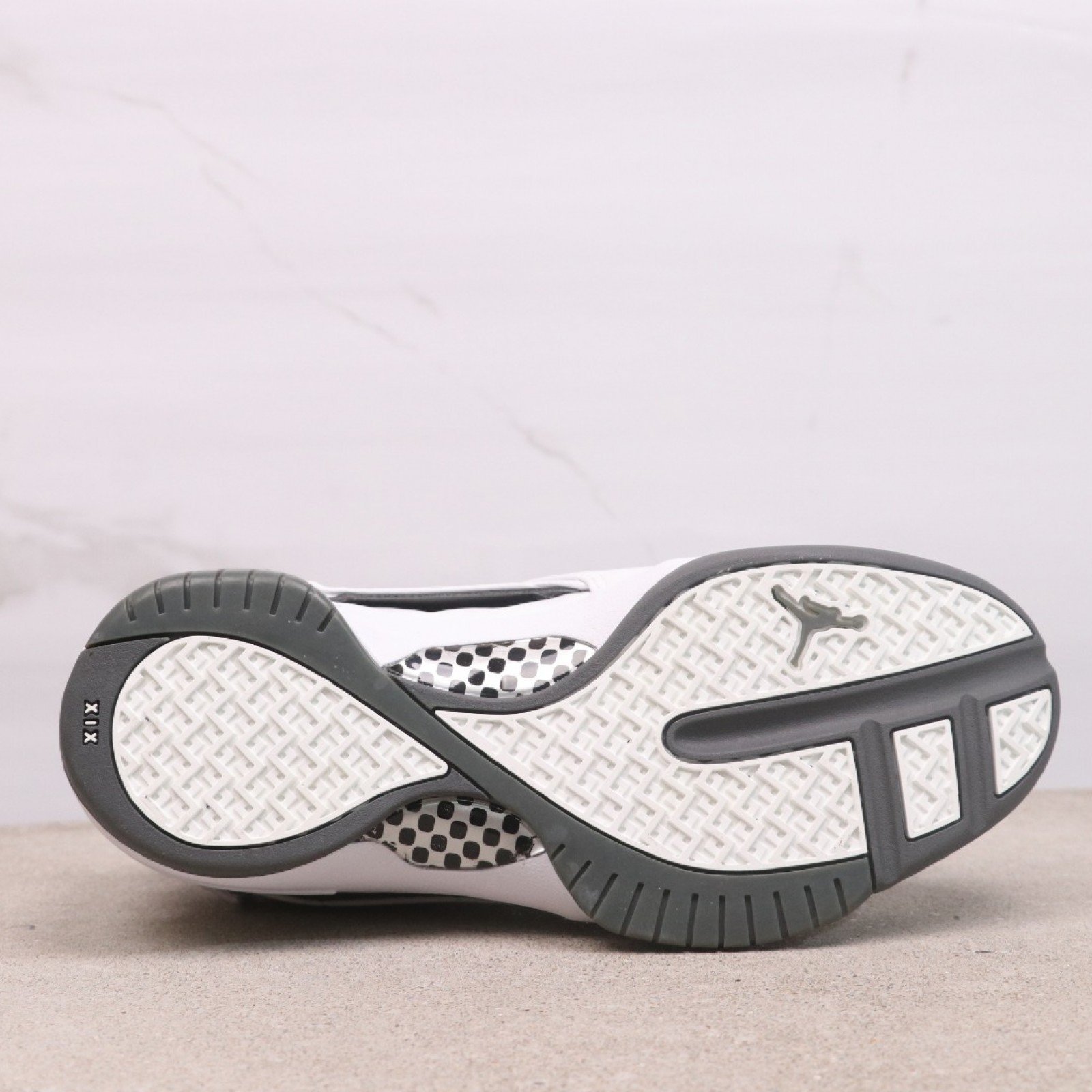 ????40 AIR JORDAN 19 RETRO 货号：307546-102