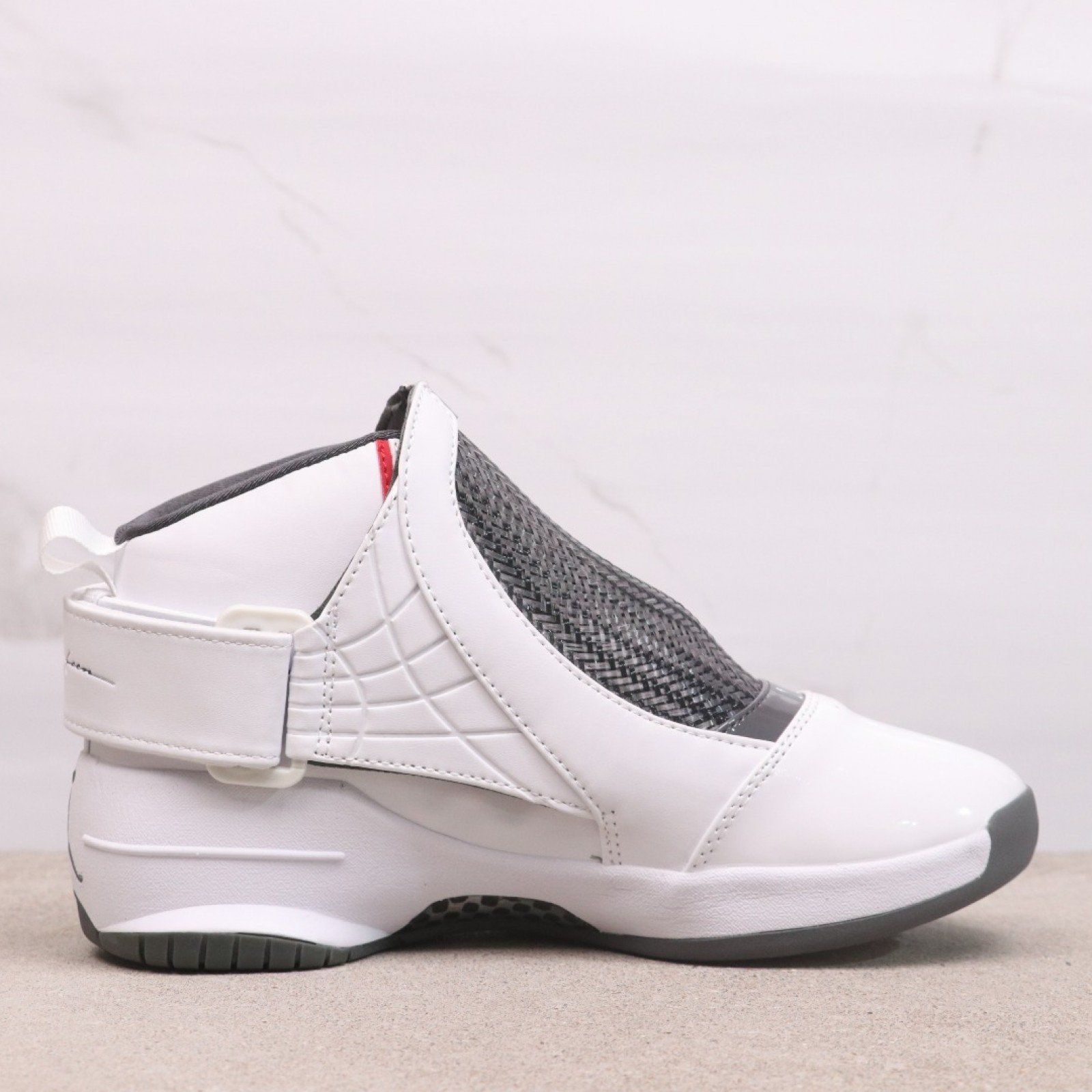 ????40 AIR JORDAN 19 RETRO 货号：307546-102