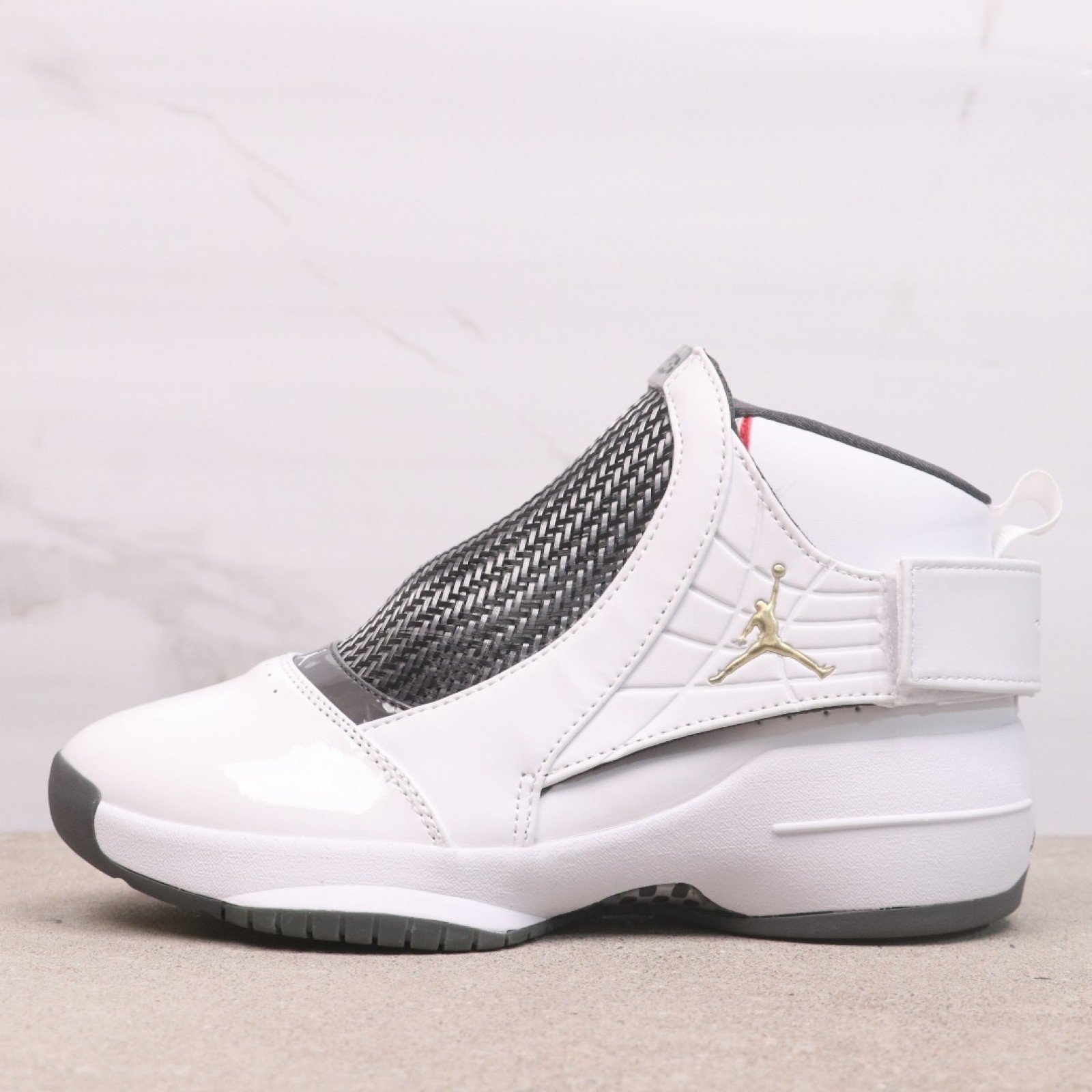 ????40 AIR JORDAN 19 RETRO 货号：307546-102