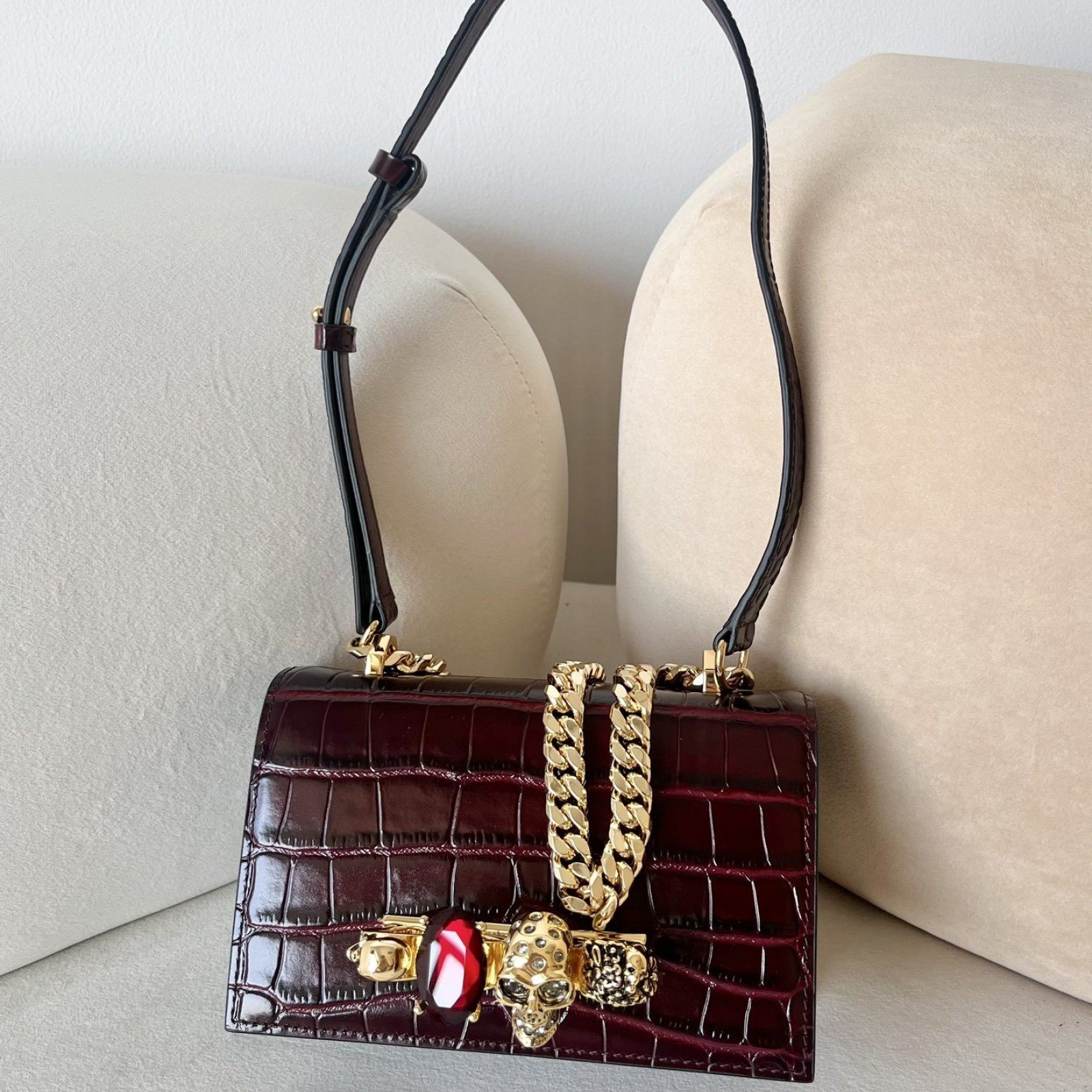 Alexander McQueen Crossbody Bag 18*12*6cm