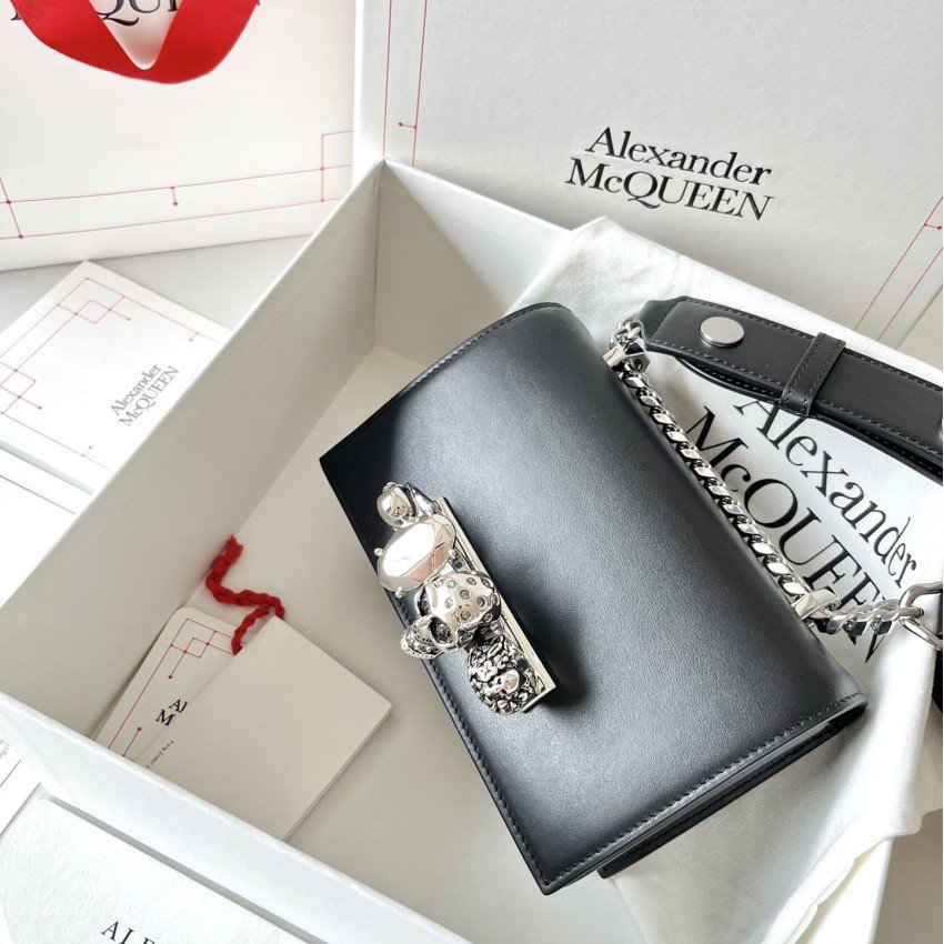 Mc*Queen*  18*12*6cm