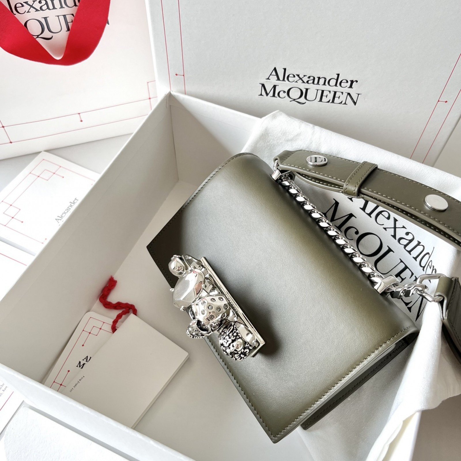 Mc*Queen*  18*12*6cm