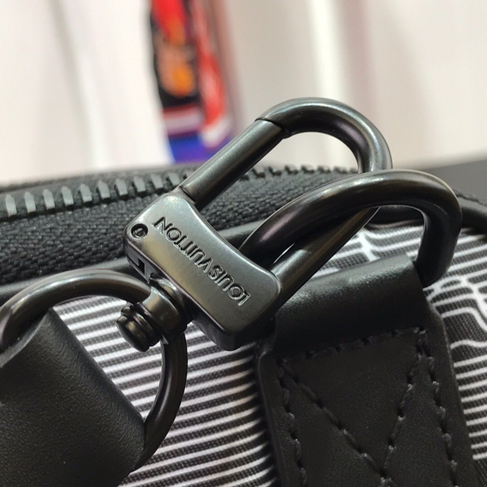 LV 2054 Shoulder bag M55698