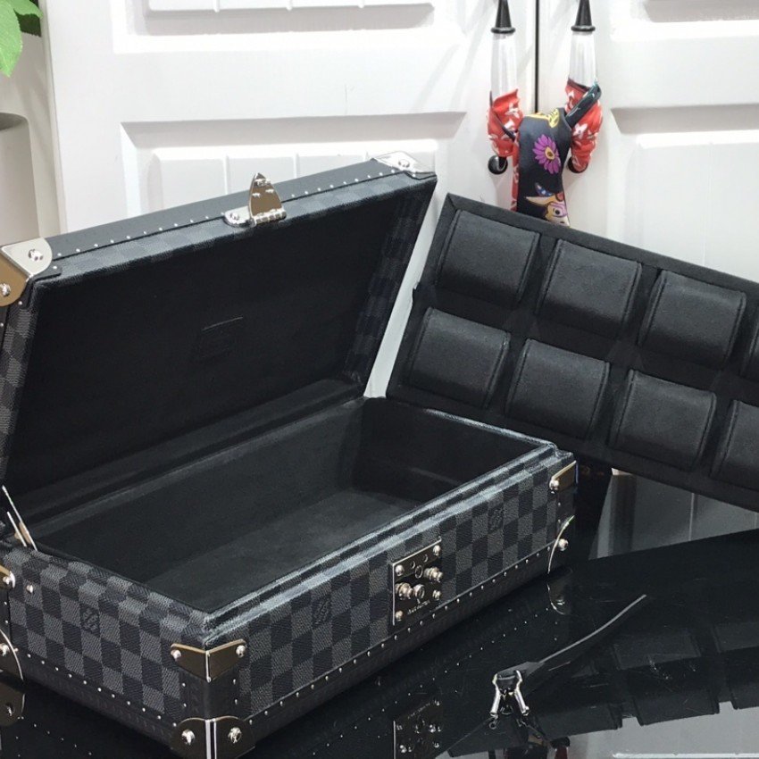 LV 8 WATCH CASE N48226