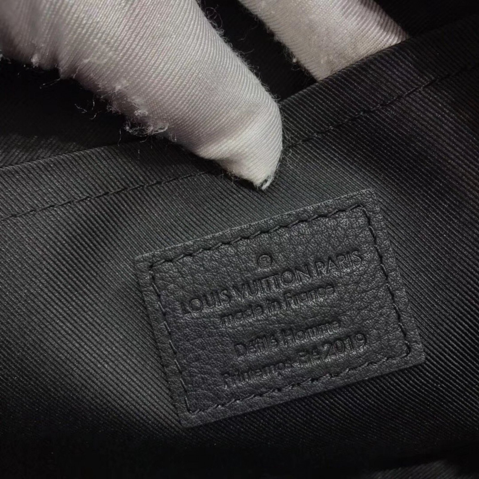 LV A4 POUCH M44484