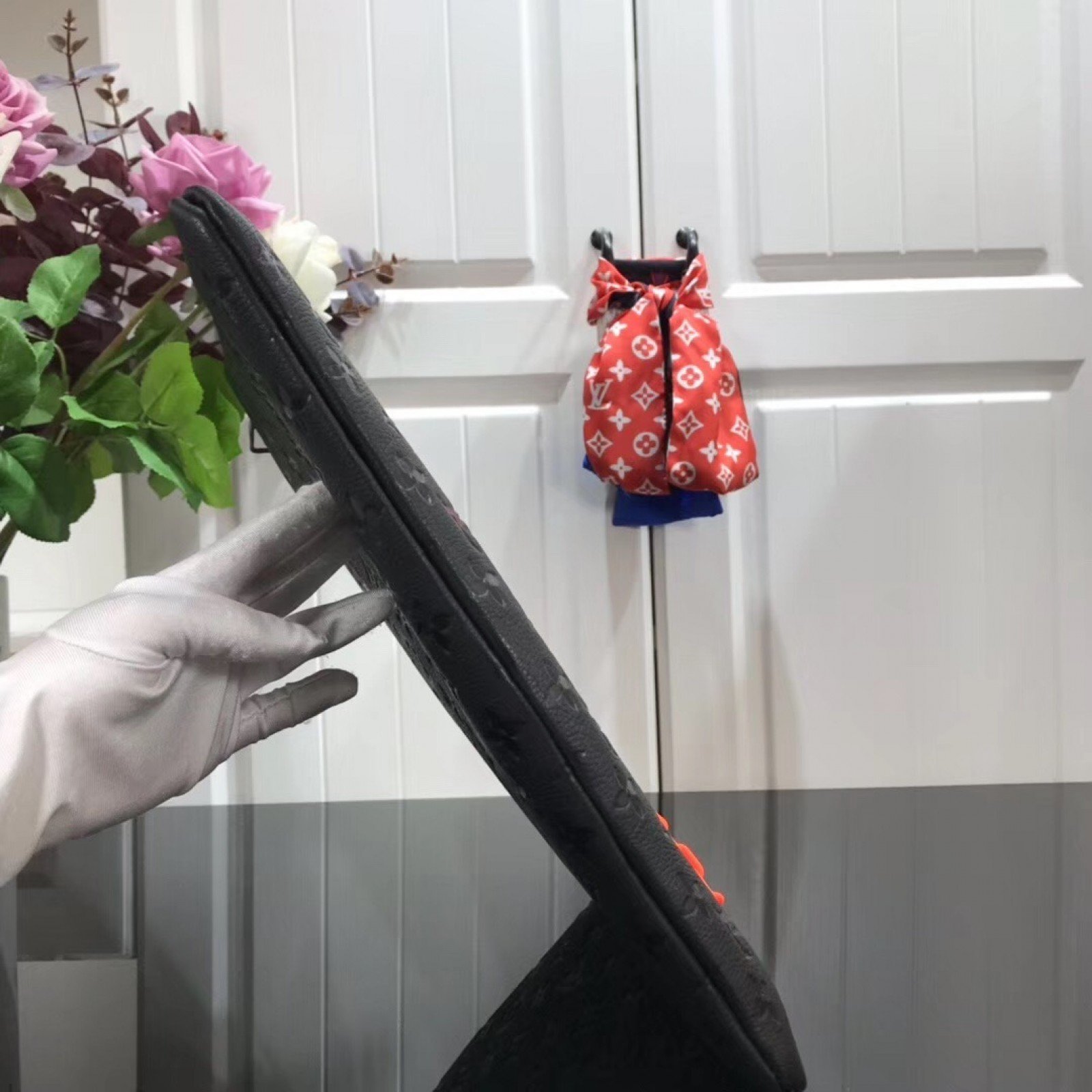 LV A4 POUCH M44484
