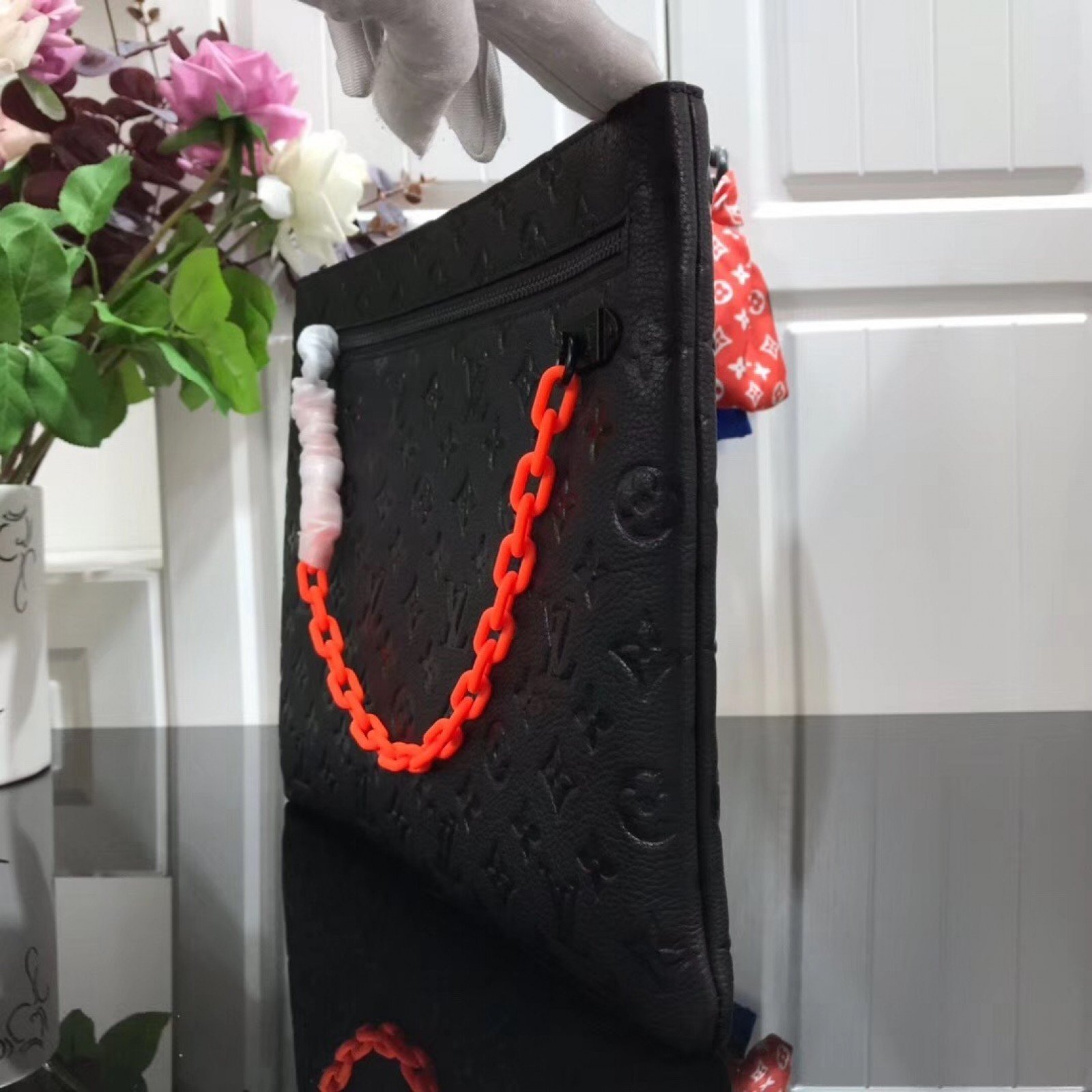 LV A4 POUCH M44484