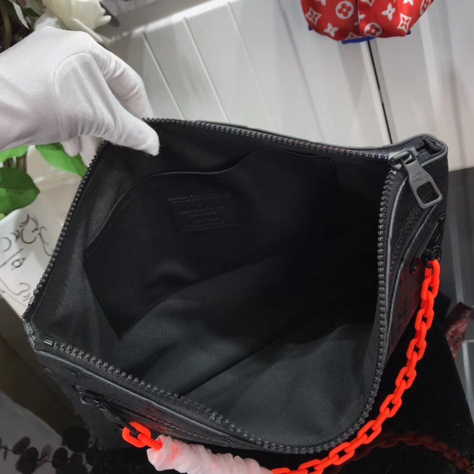 LV A4 POUCH M44484
