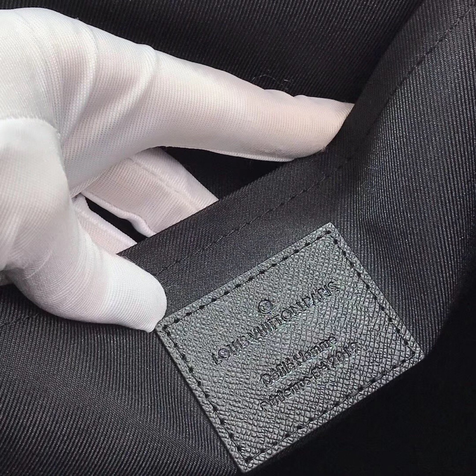 LV A4 POUCH M44484CS