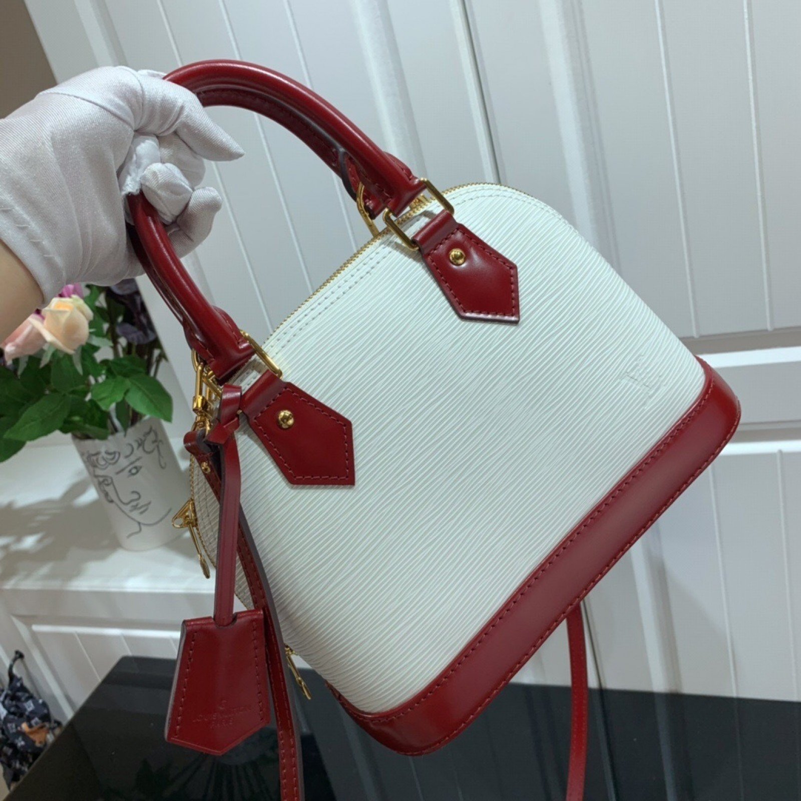 LV ALMA BB M40301