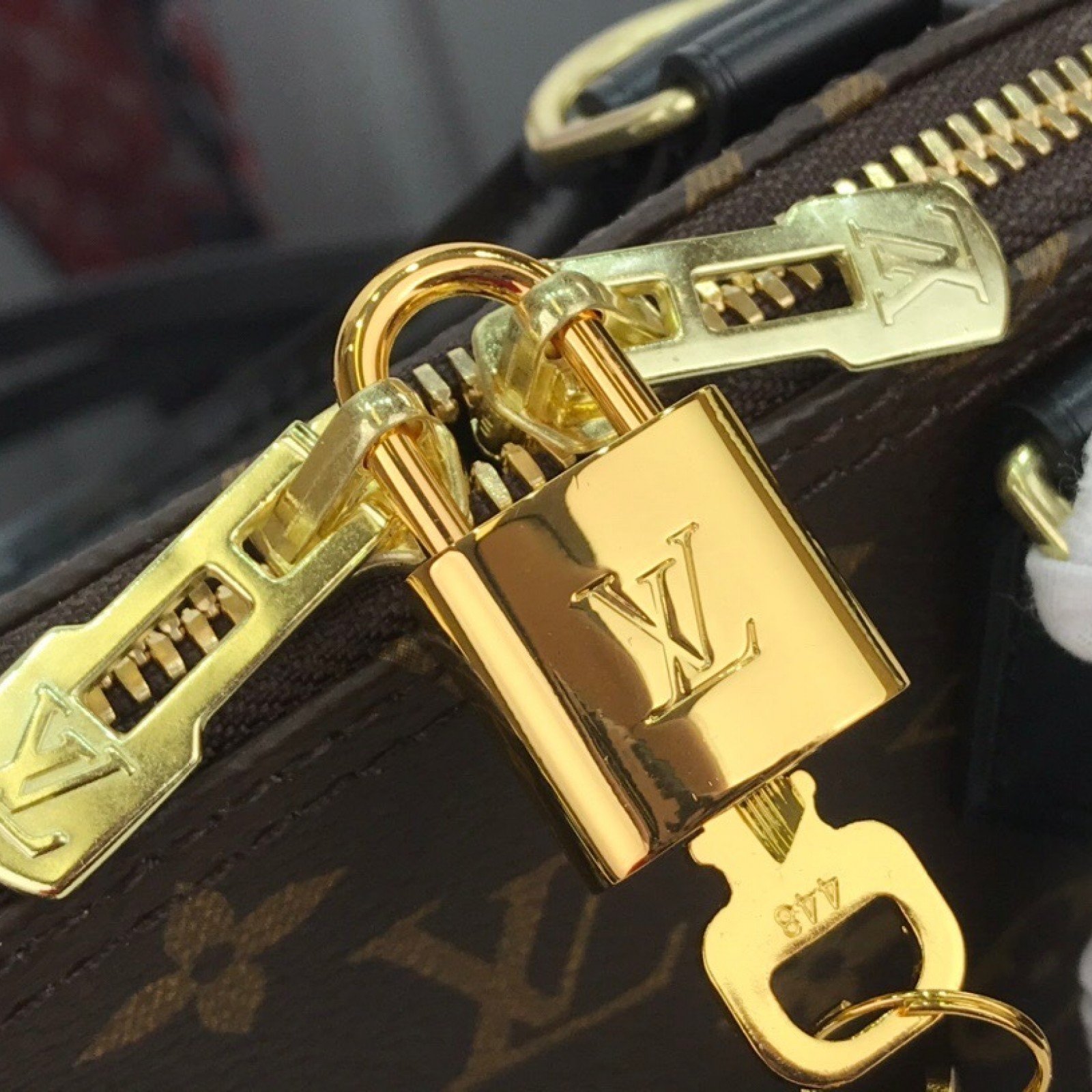 LV ALMA BB M53152HP