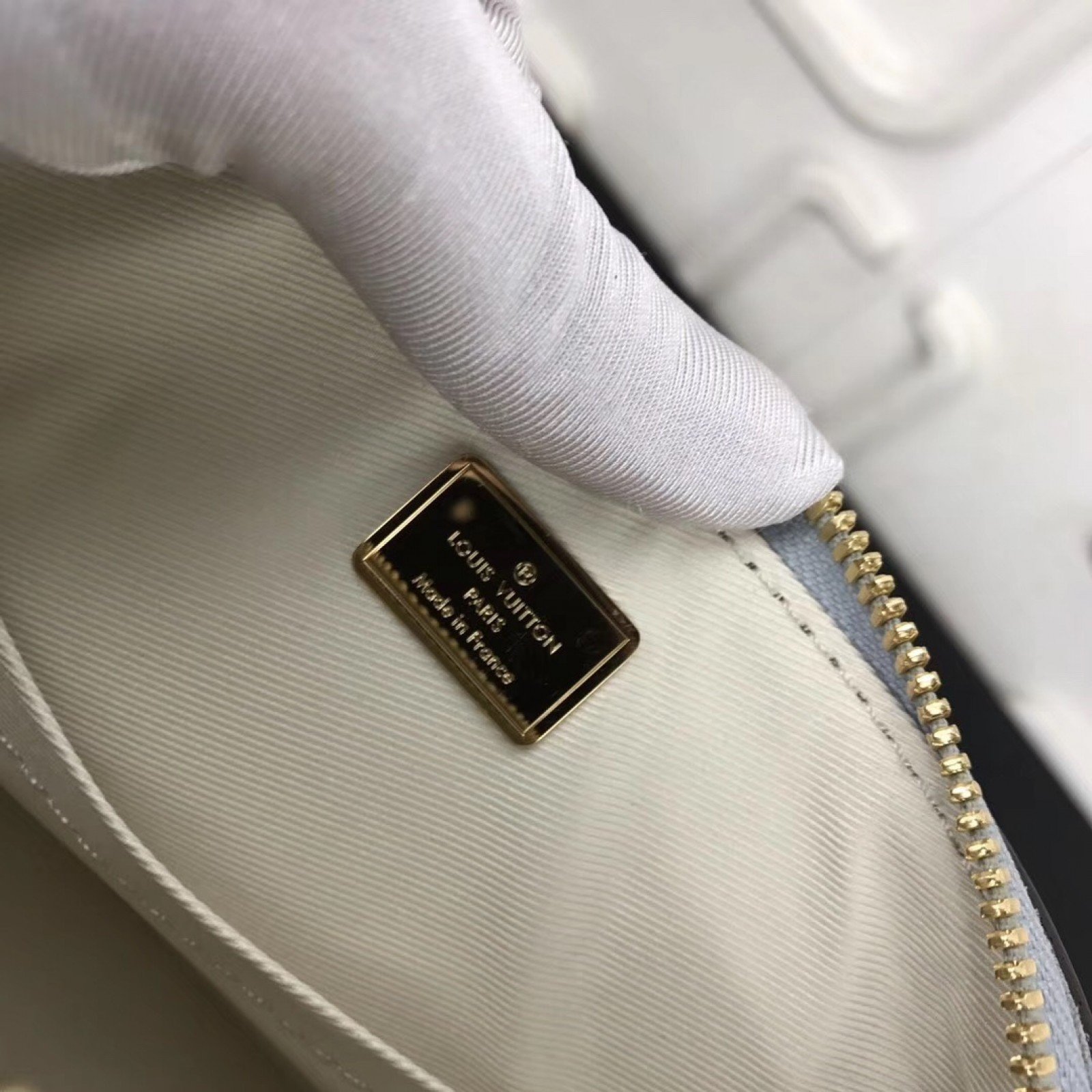 LV ALMA BB M90484