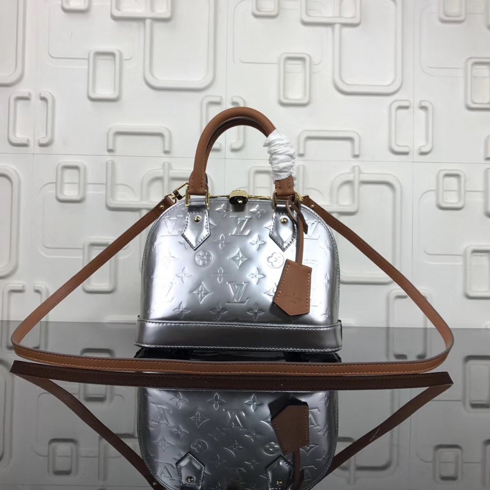 LV ALMA BB M90484