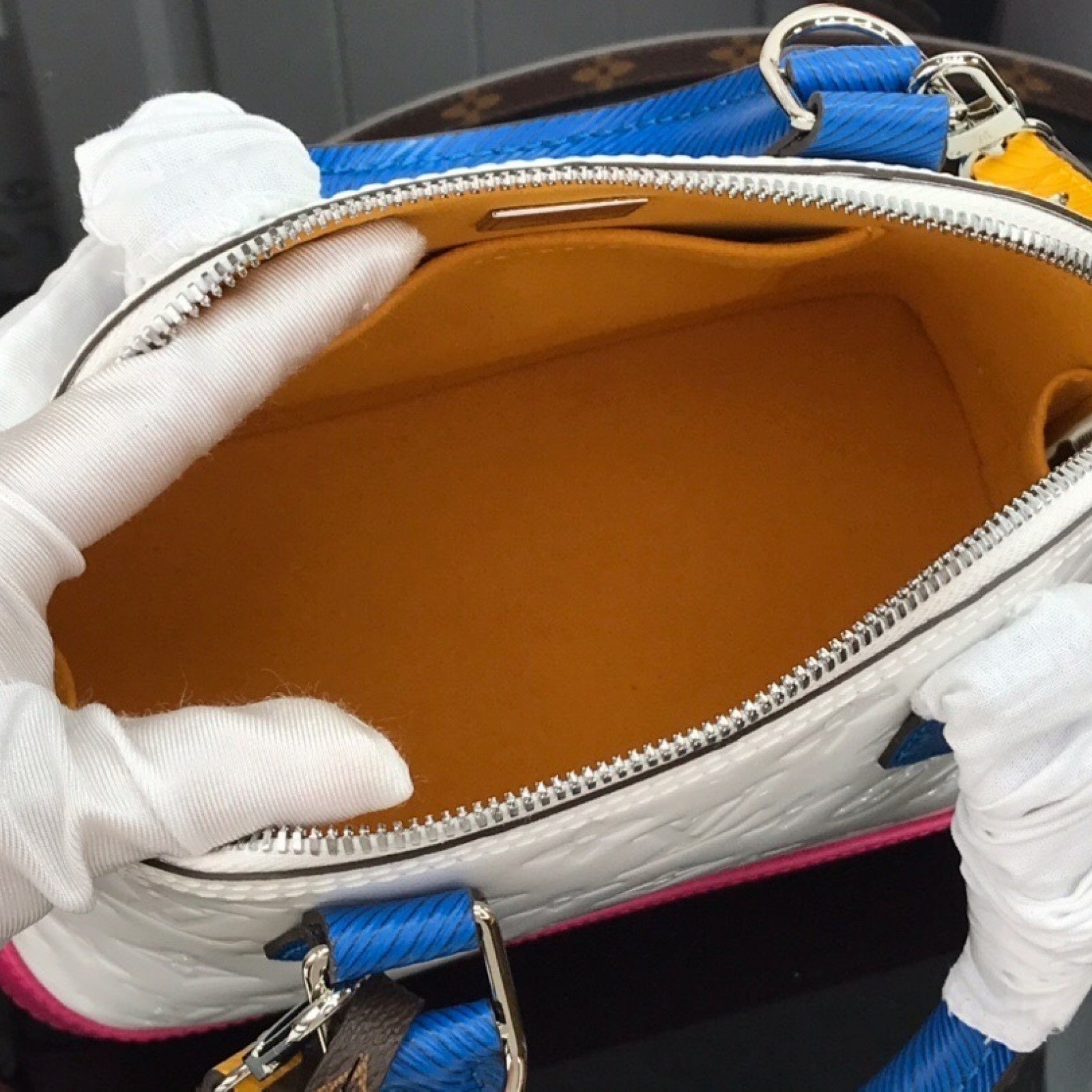 LV ALMA BB M91606BC