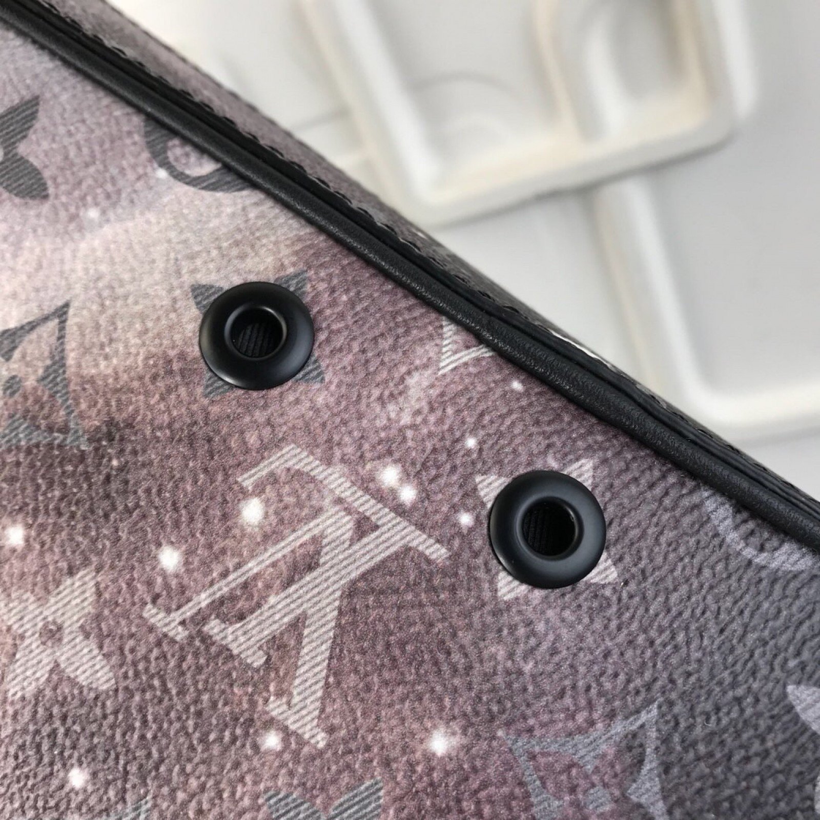 LV ALPHA MESSENGER M44165