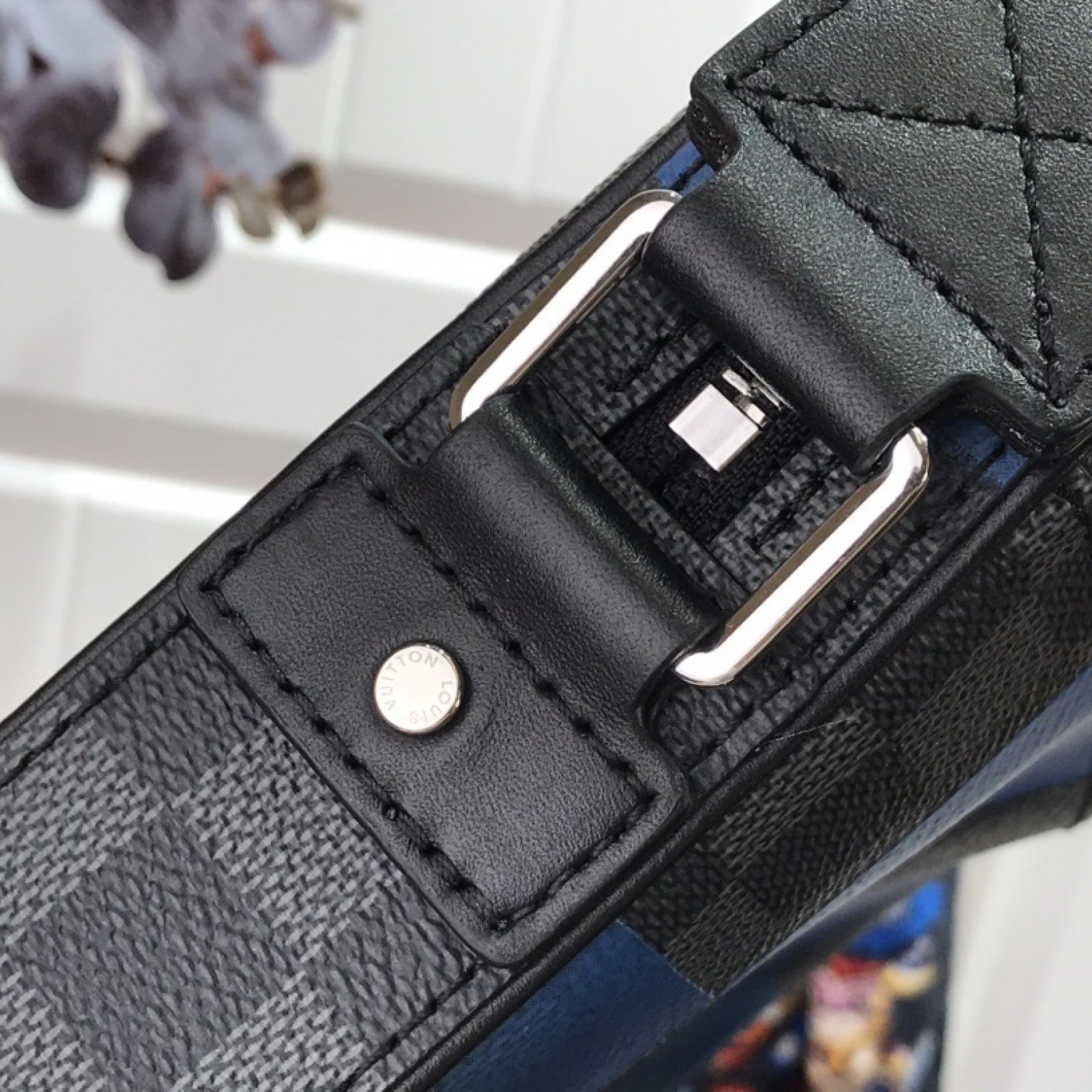 LV ALPHA MESSENGER N40408