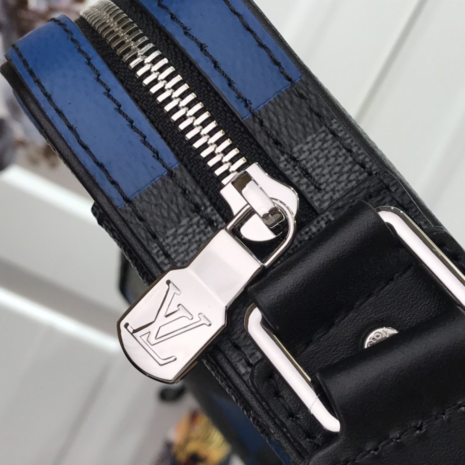 LV ALPHA MESSENGER N40408