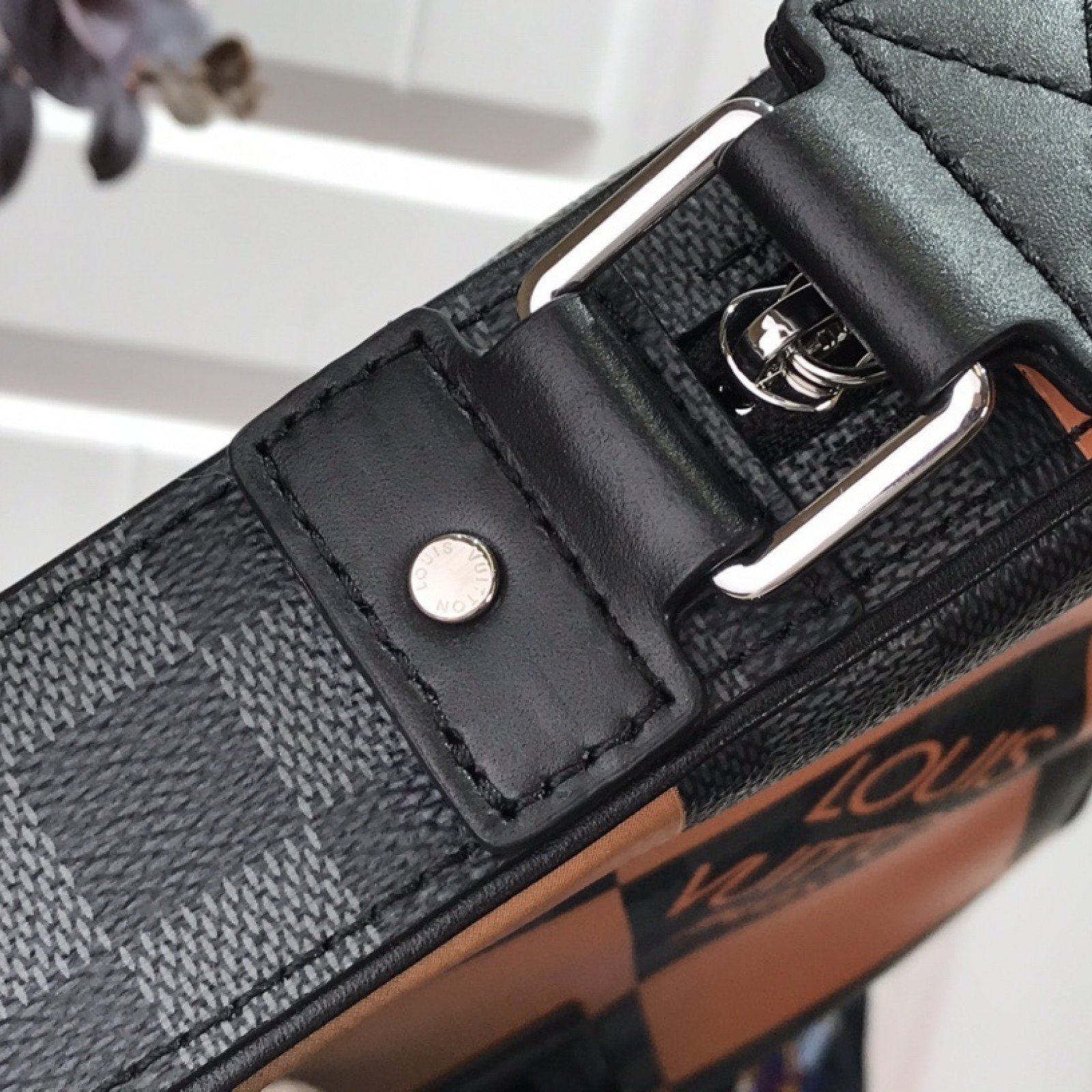 LV ALPHA MESSENGER N40408
