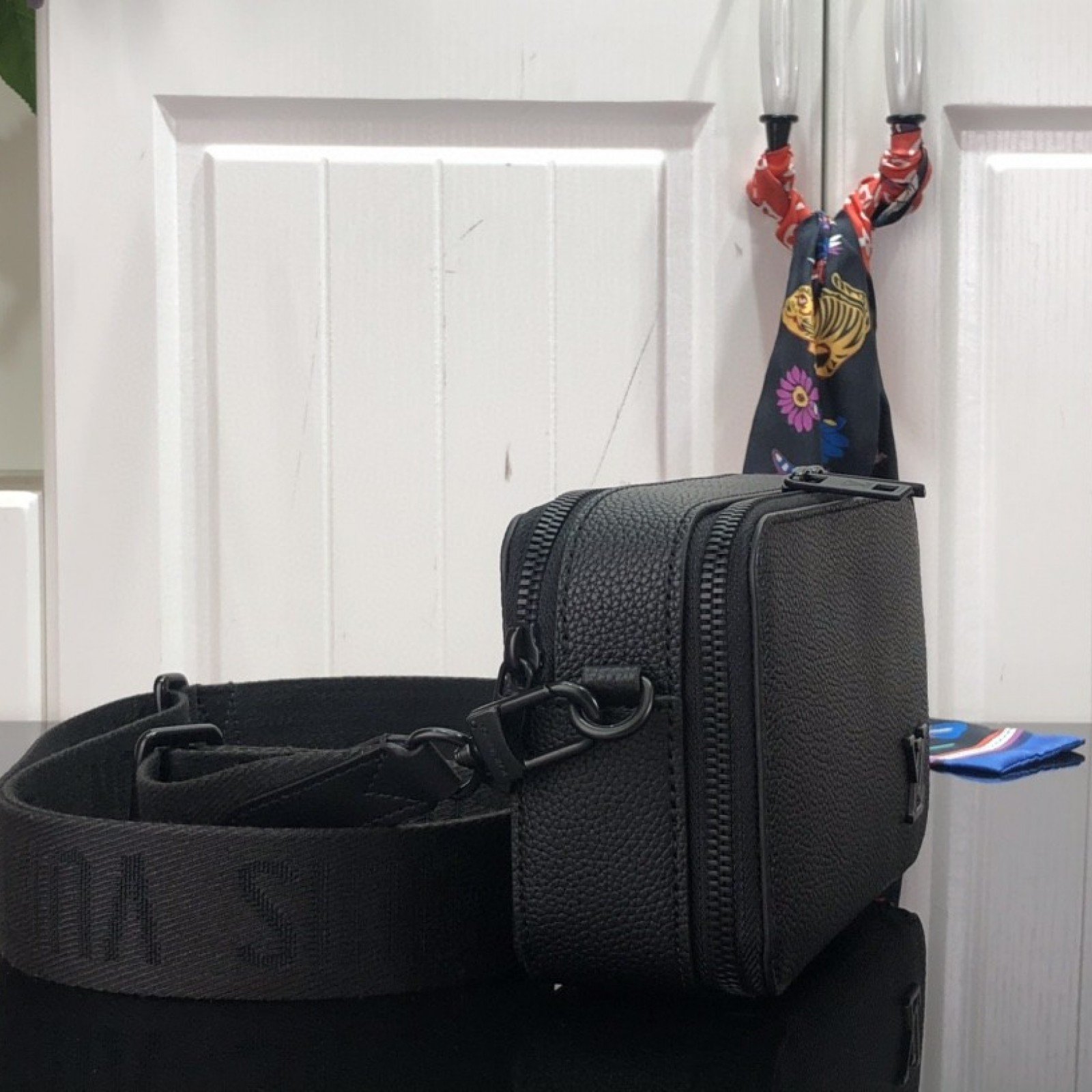 LV ALPHA WEARABLE WALLET M59161
