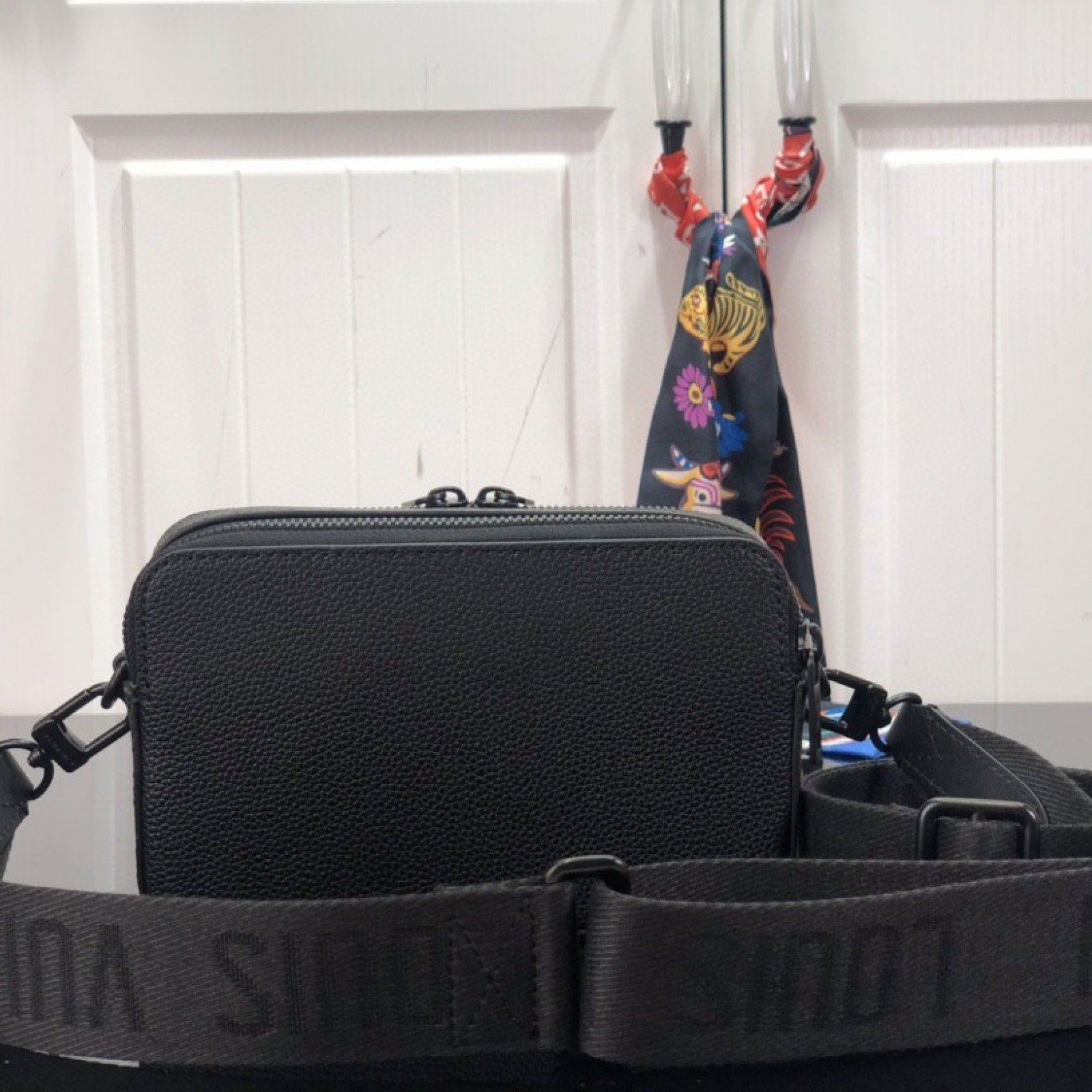 LV ALPHA WEARABLE WALLET M59161