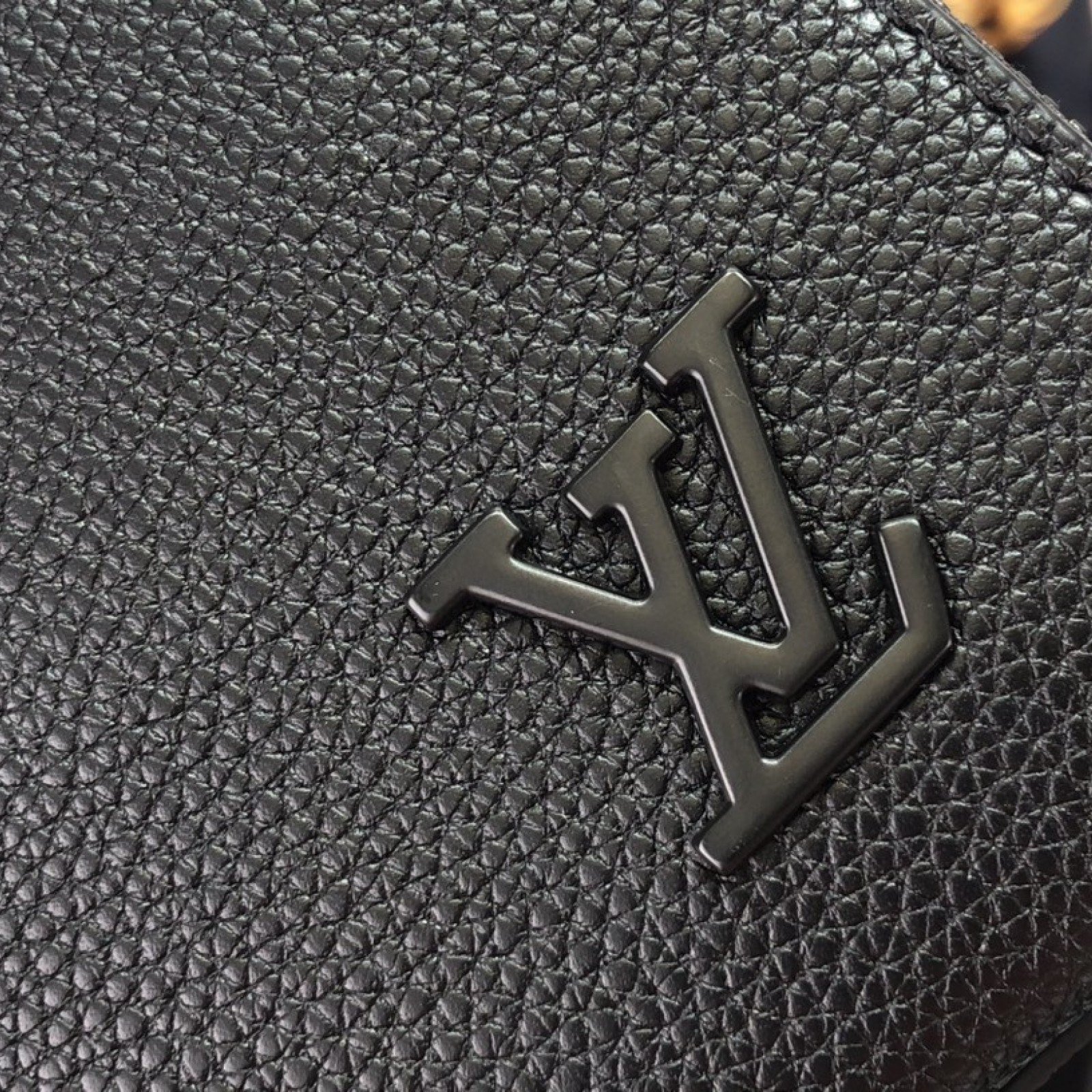 LV ALPHA WEARABLE WALLET M59161
