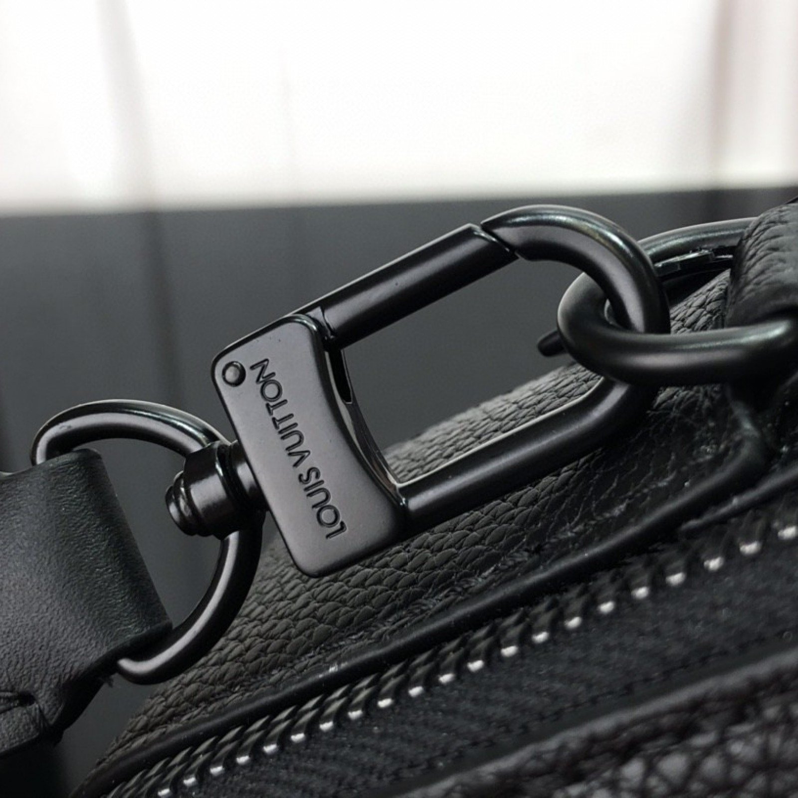 LV ALPHA WEARABLE WALLET M59161