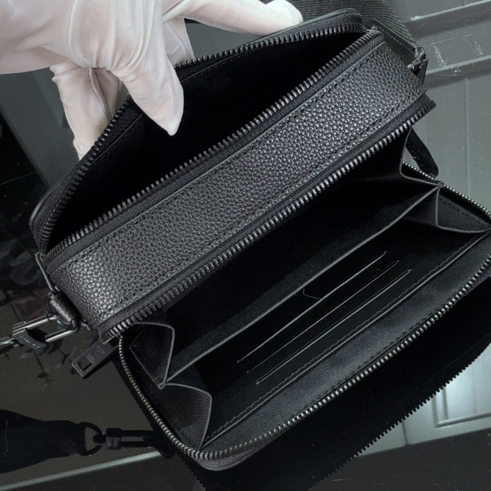 LV ALPHA WEARABLE WALLET M59161
