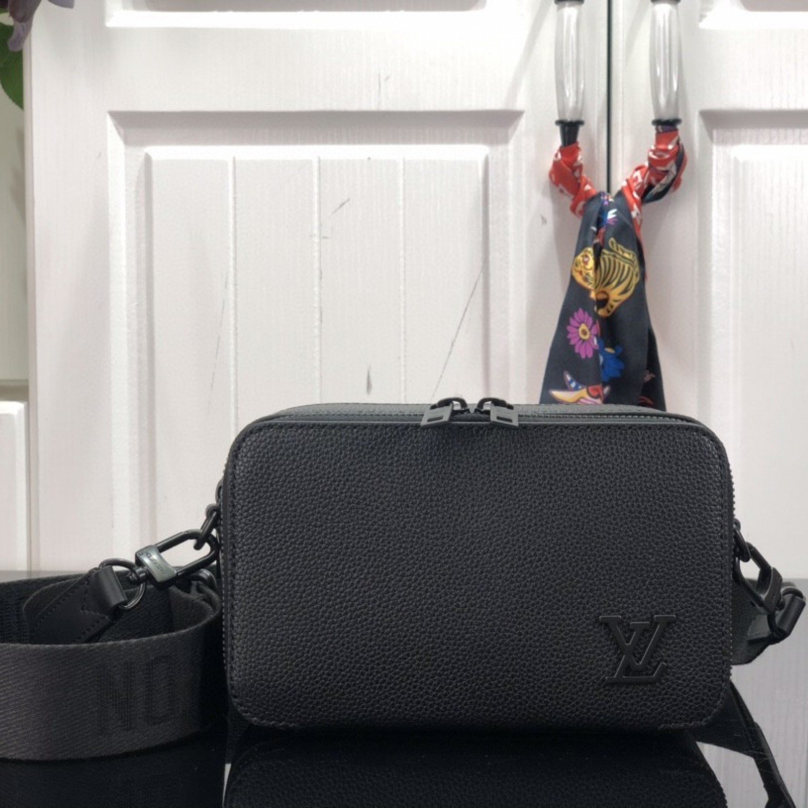 LV ALPHA WEARABLE WALLET M59161