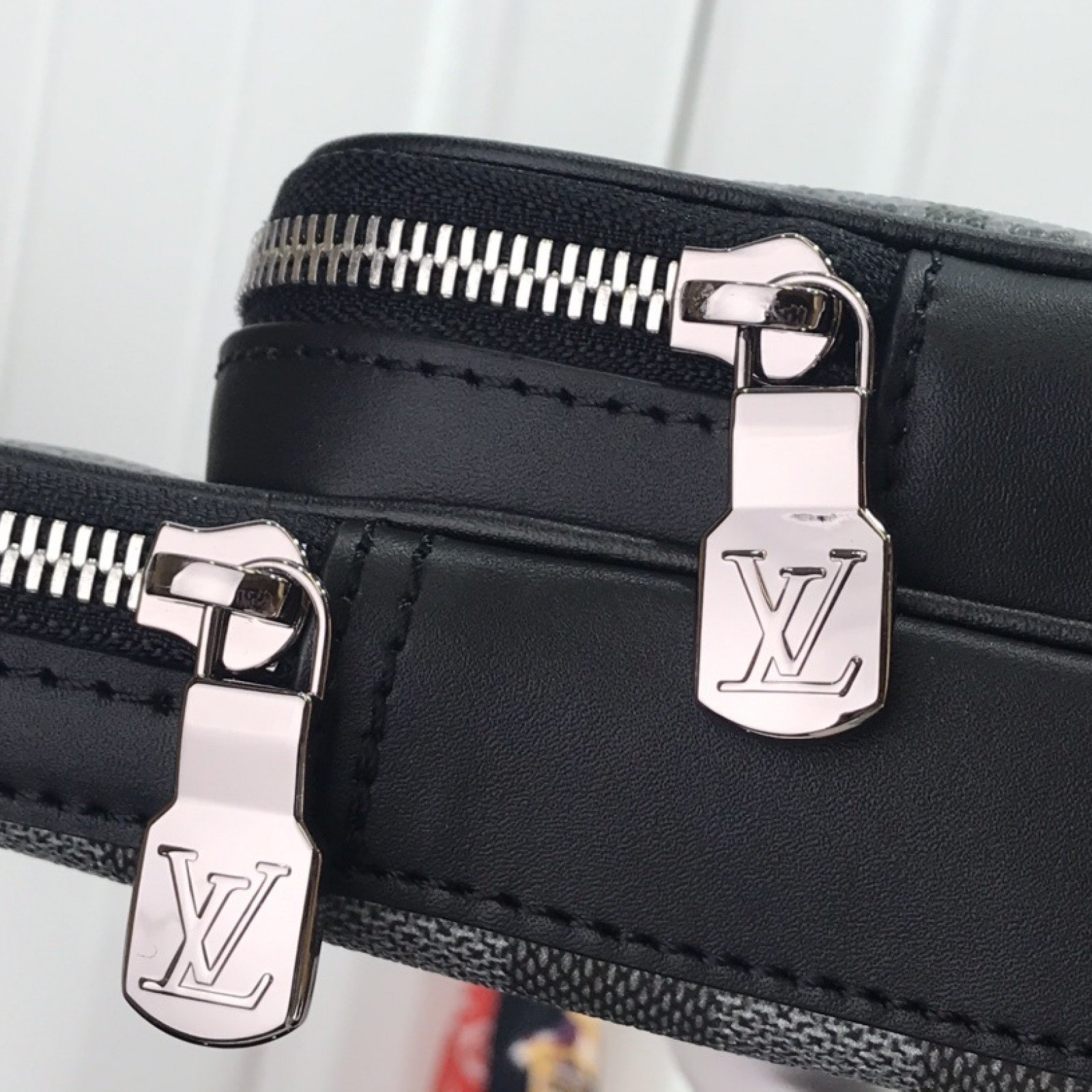 LV AMAZONE SLINGBAG N50012