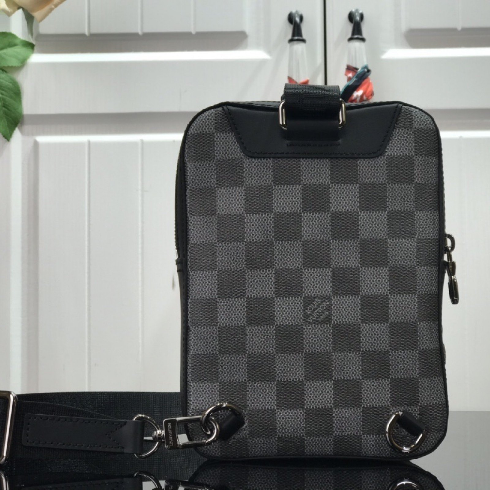 LV AMAZONE SLINGBAG N50012