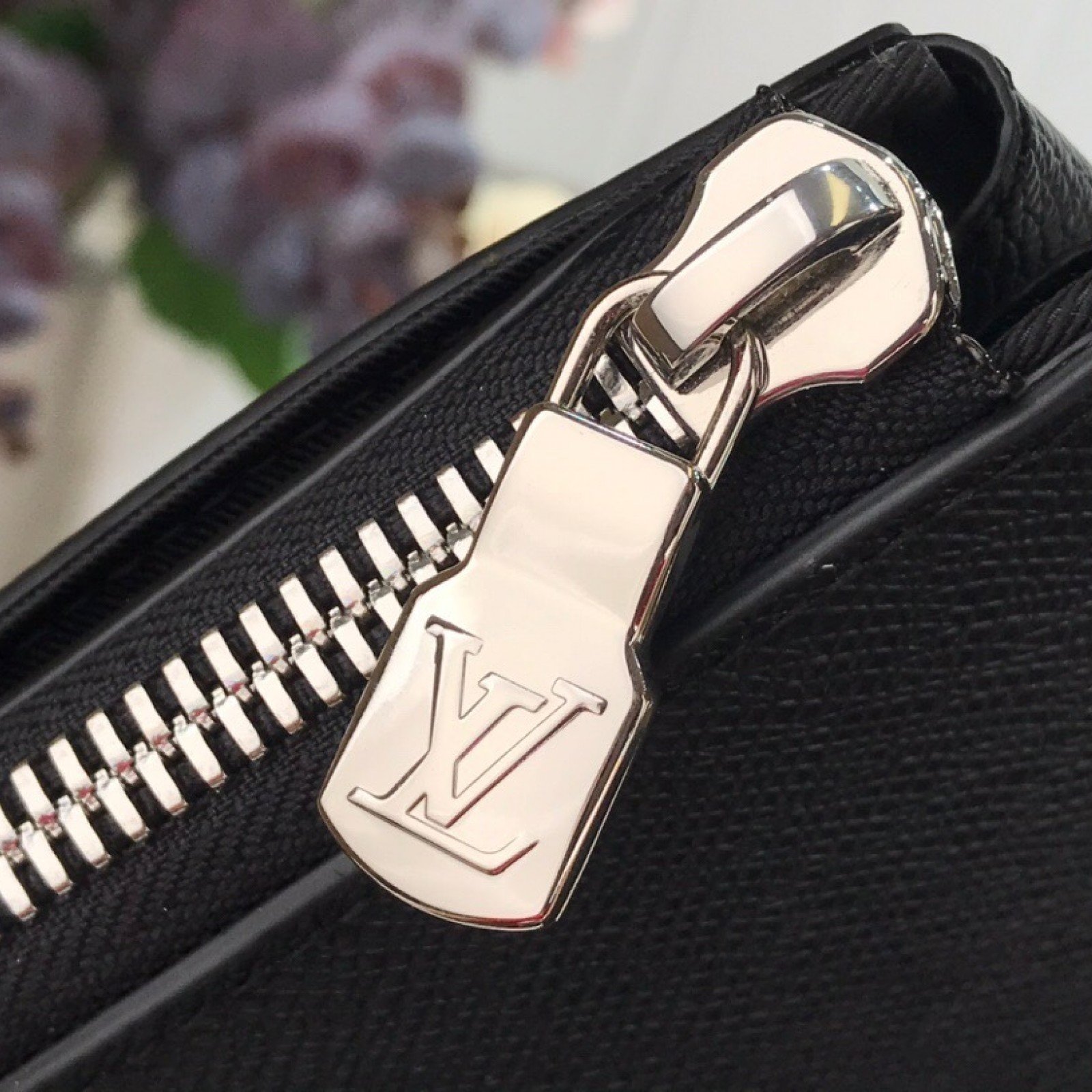 LV ANTON TOTE M33433