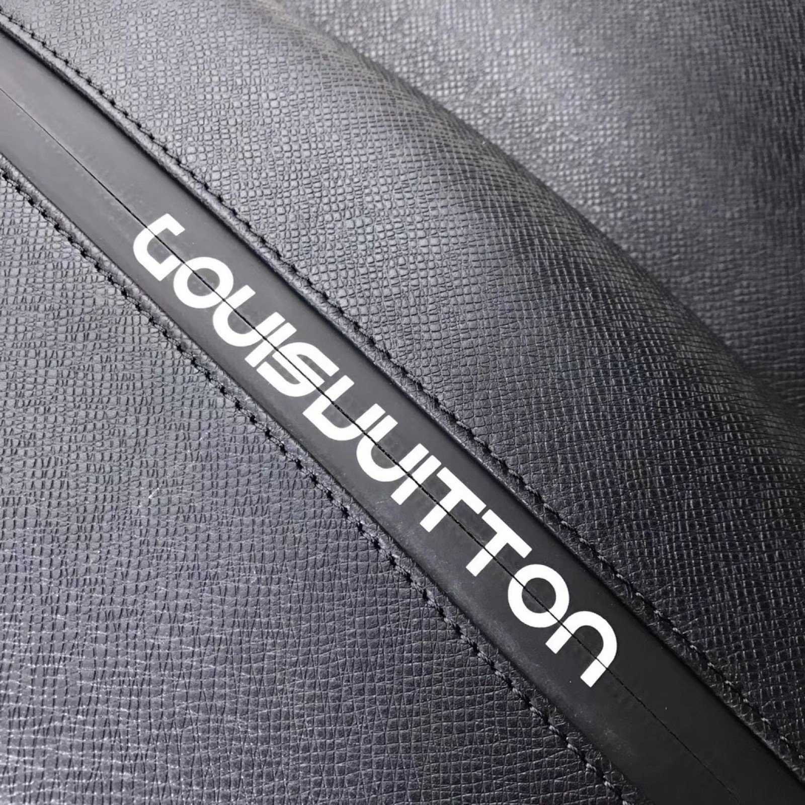 LV APOLLO Backpack M43825