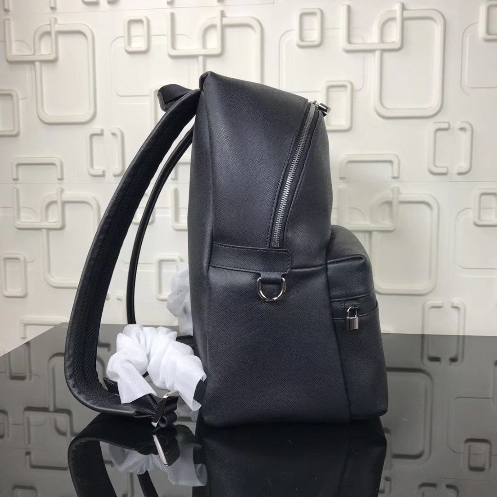 LV APOLLO Backpack M43825