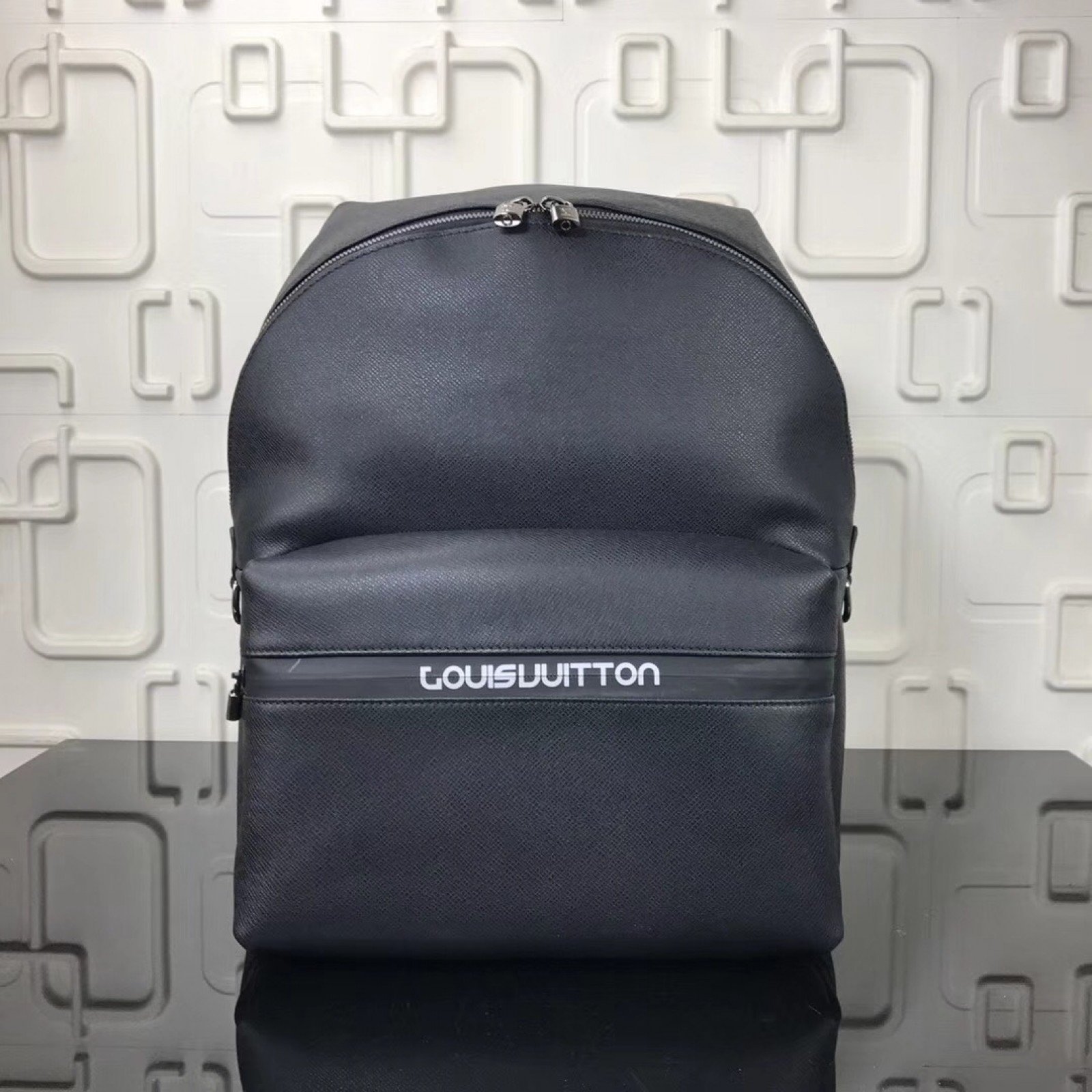 LV APOLLO Backpack M43825