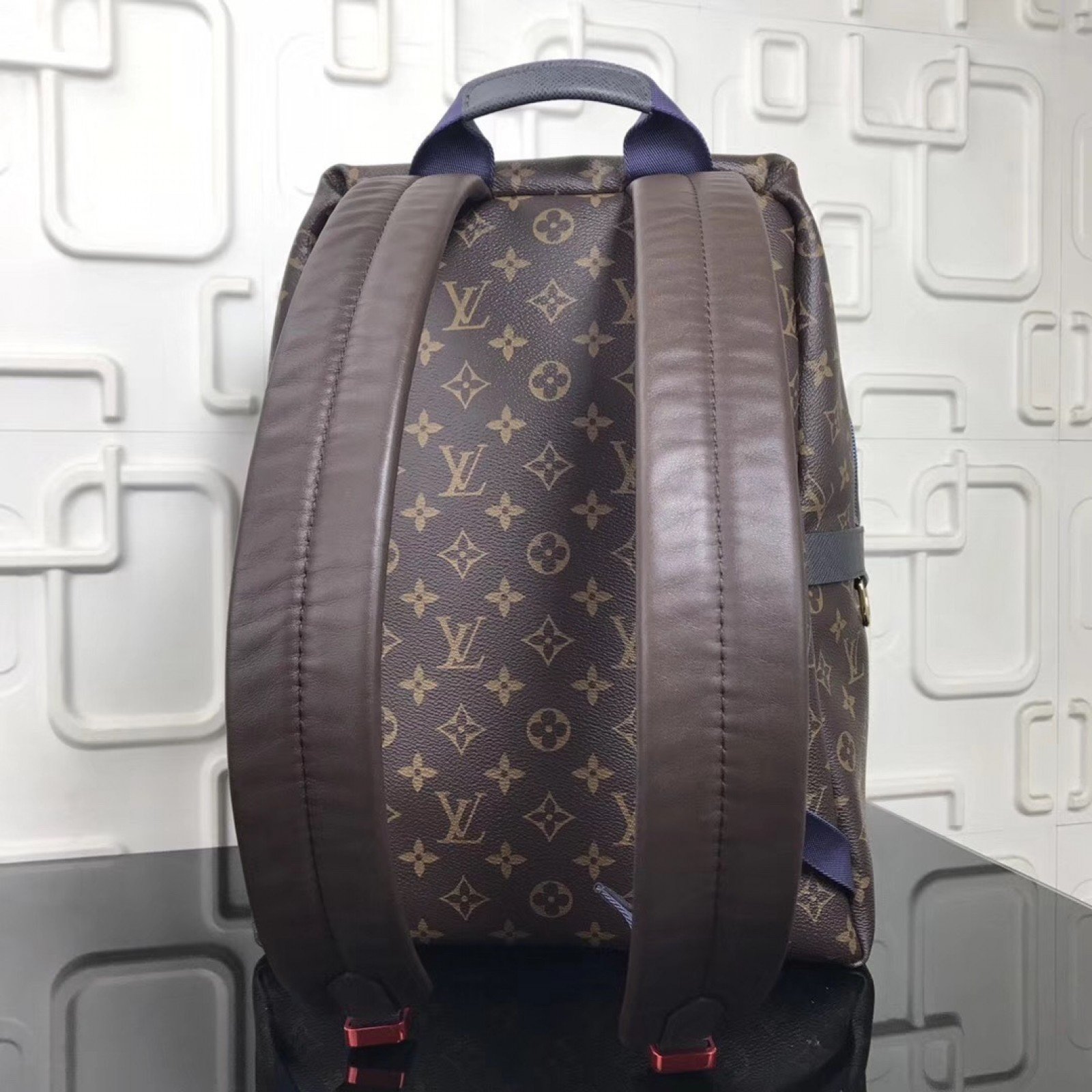 LV APOLLO Backpack M43849