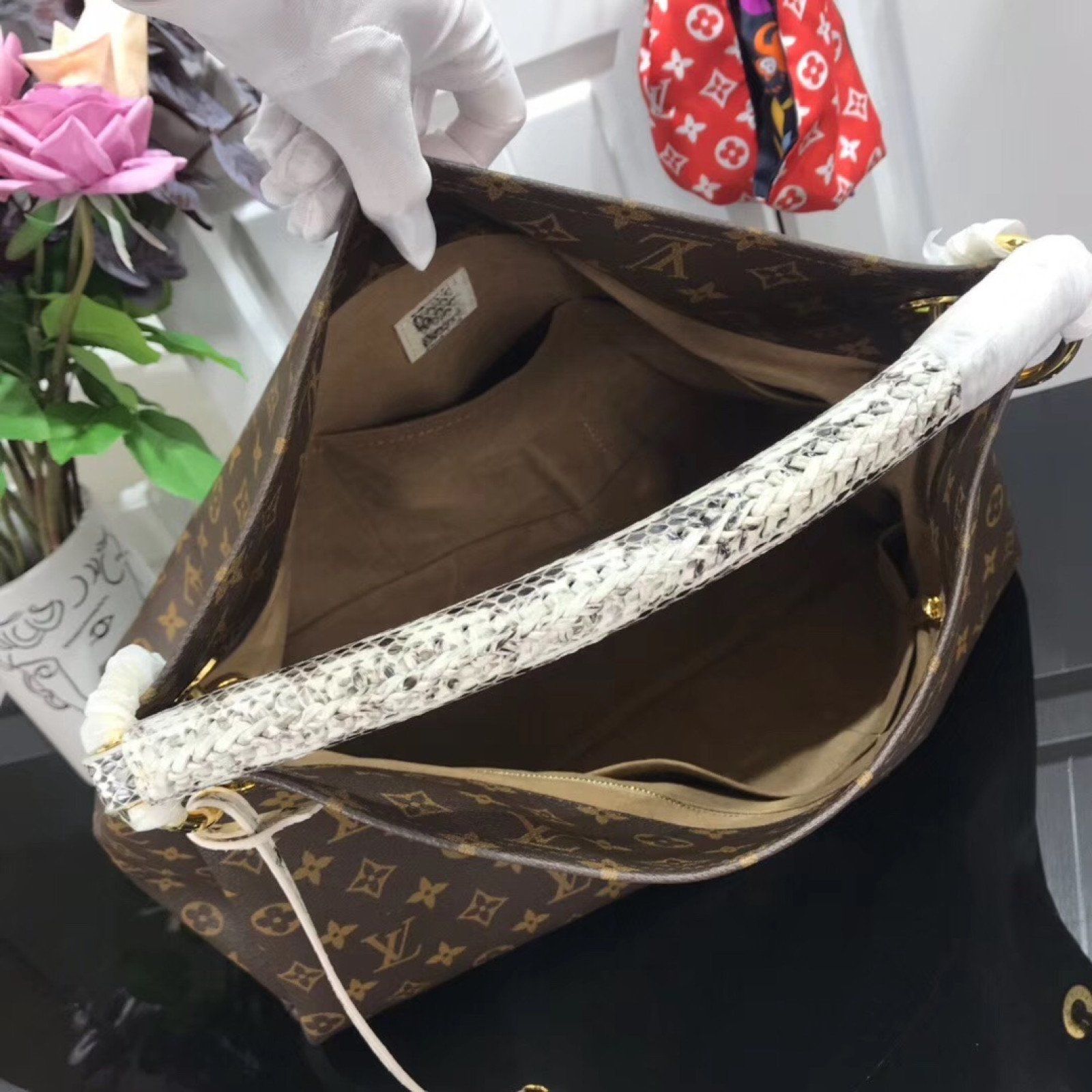 LV ARTSY MM MONOGRAM M40249S