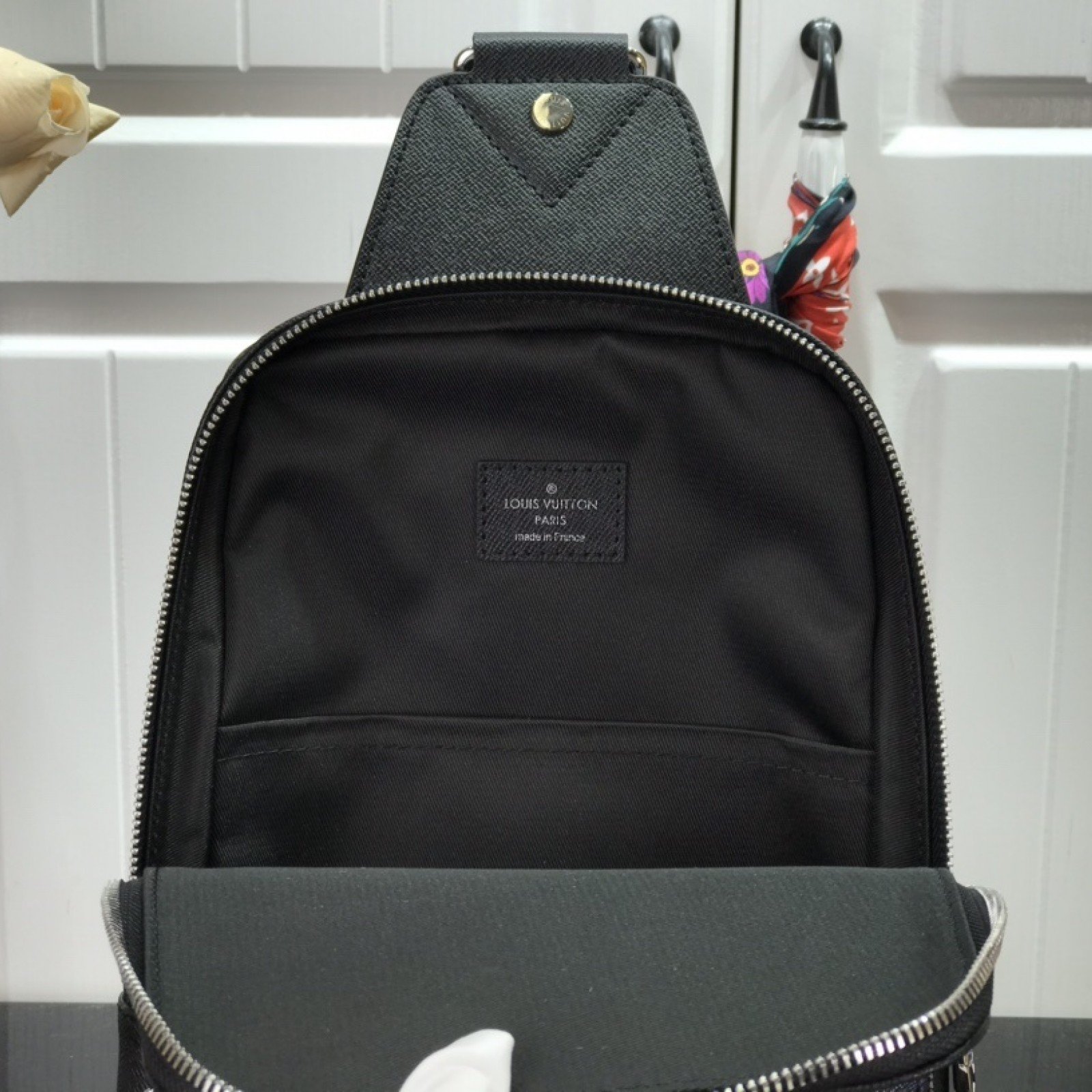 LV AVENUE SLING BAG M40403