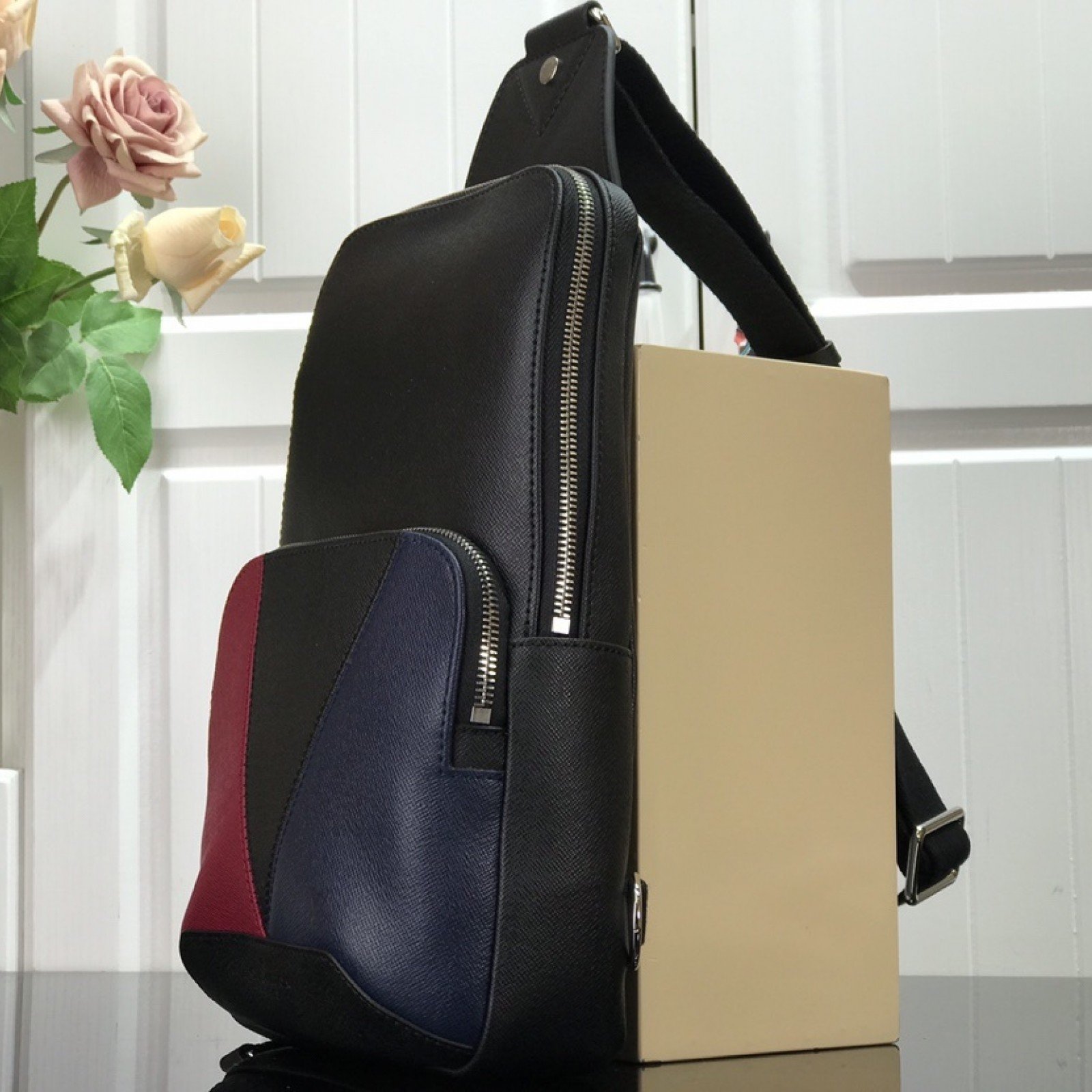 LV AVENUE SLING BAG M40403